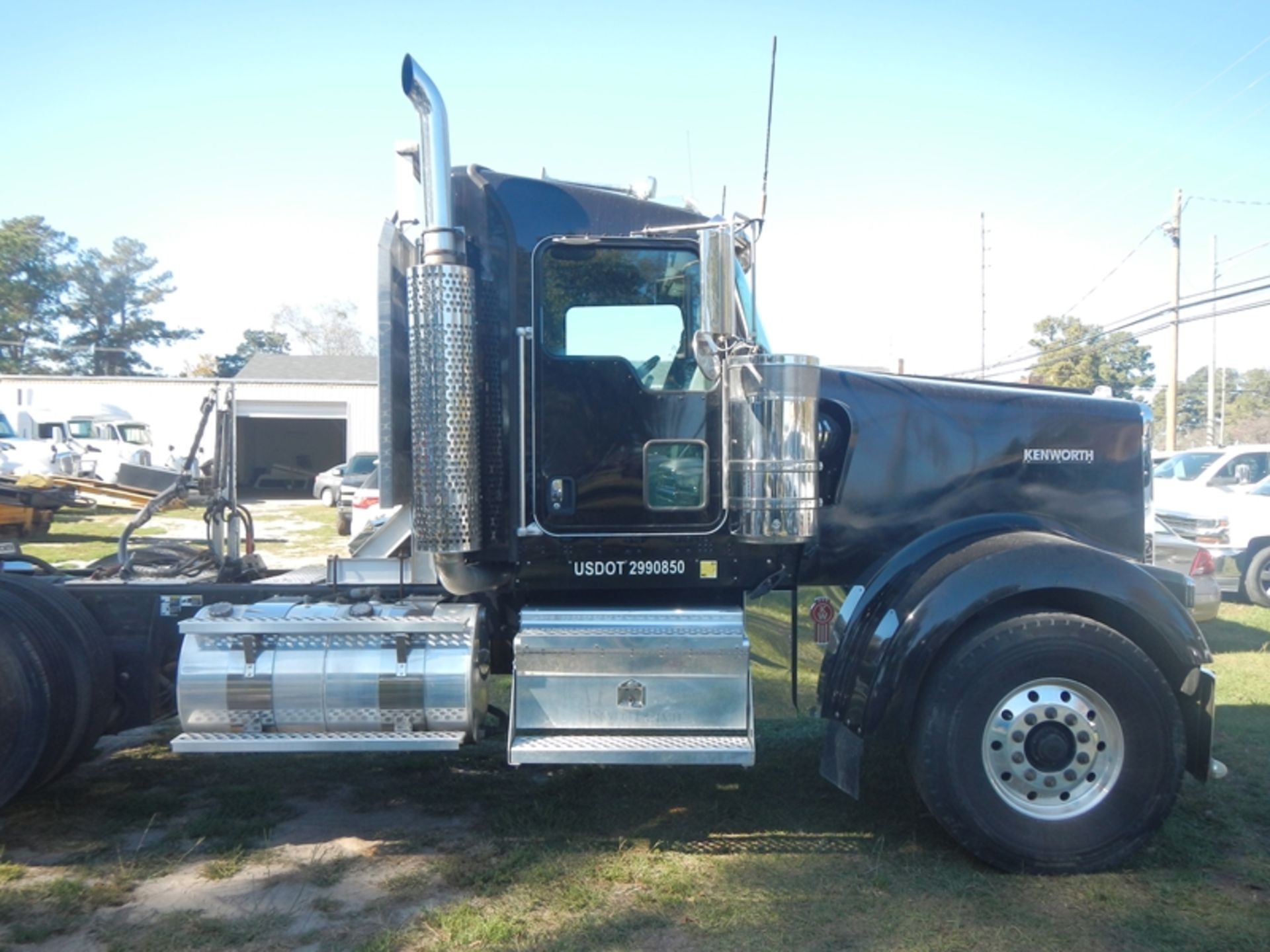 2018 KENWORTH W9 Series Glider Kit Tri-Axle Heavy Hauler daycab, 13 spd, 550hp CAT 3406 dsl - 301, - Image 4 of 15