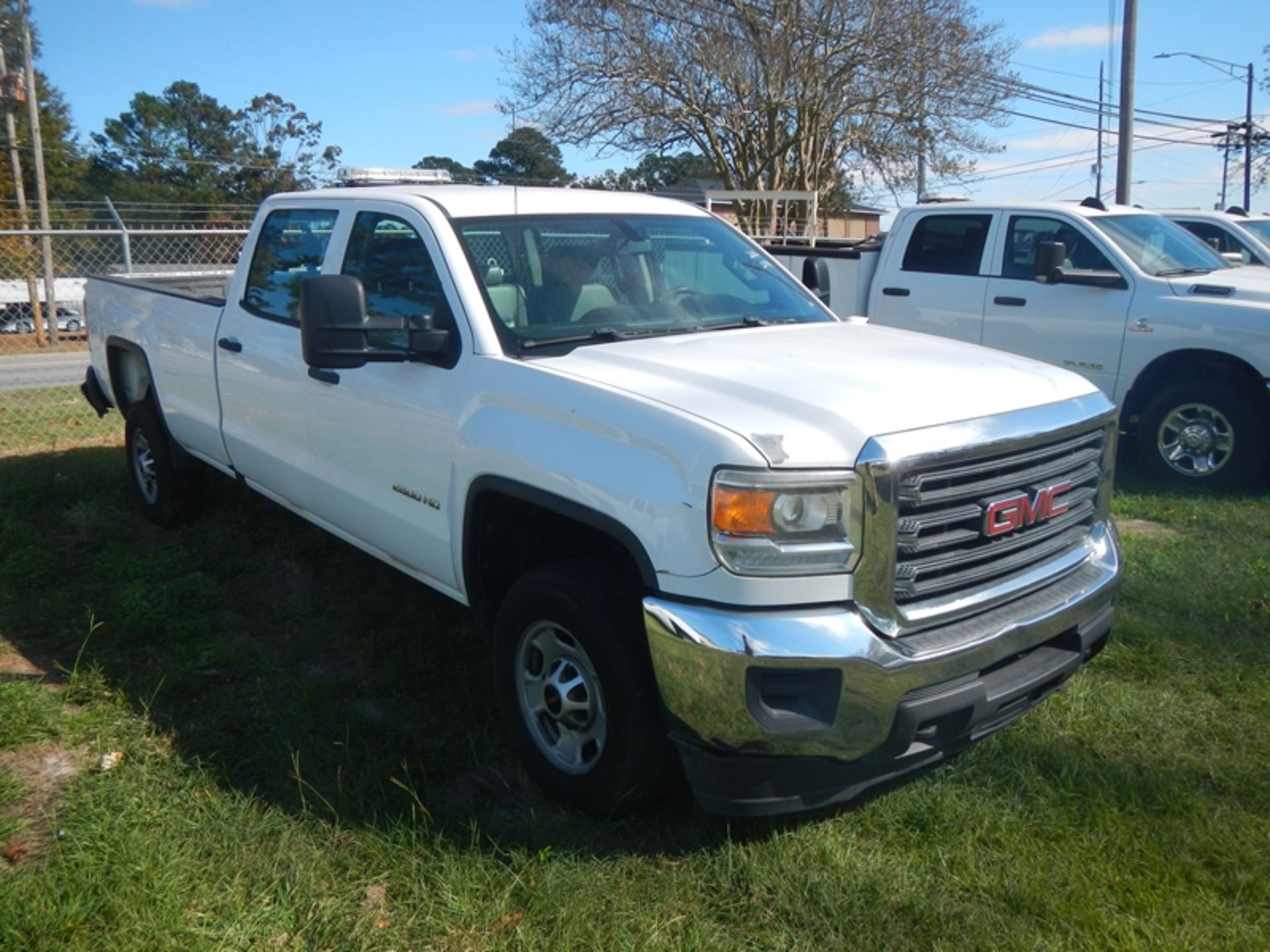 2016 GMC Sierra 2500 HD gas, crew cab, long bed, 2wd, work trim package - 229,709 miles showing - - Bild 2 aus 7