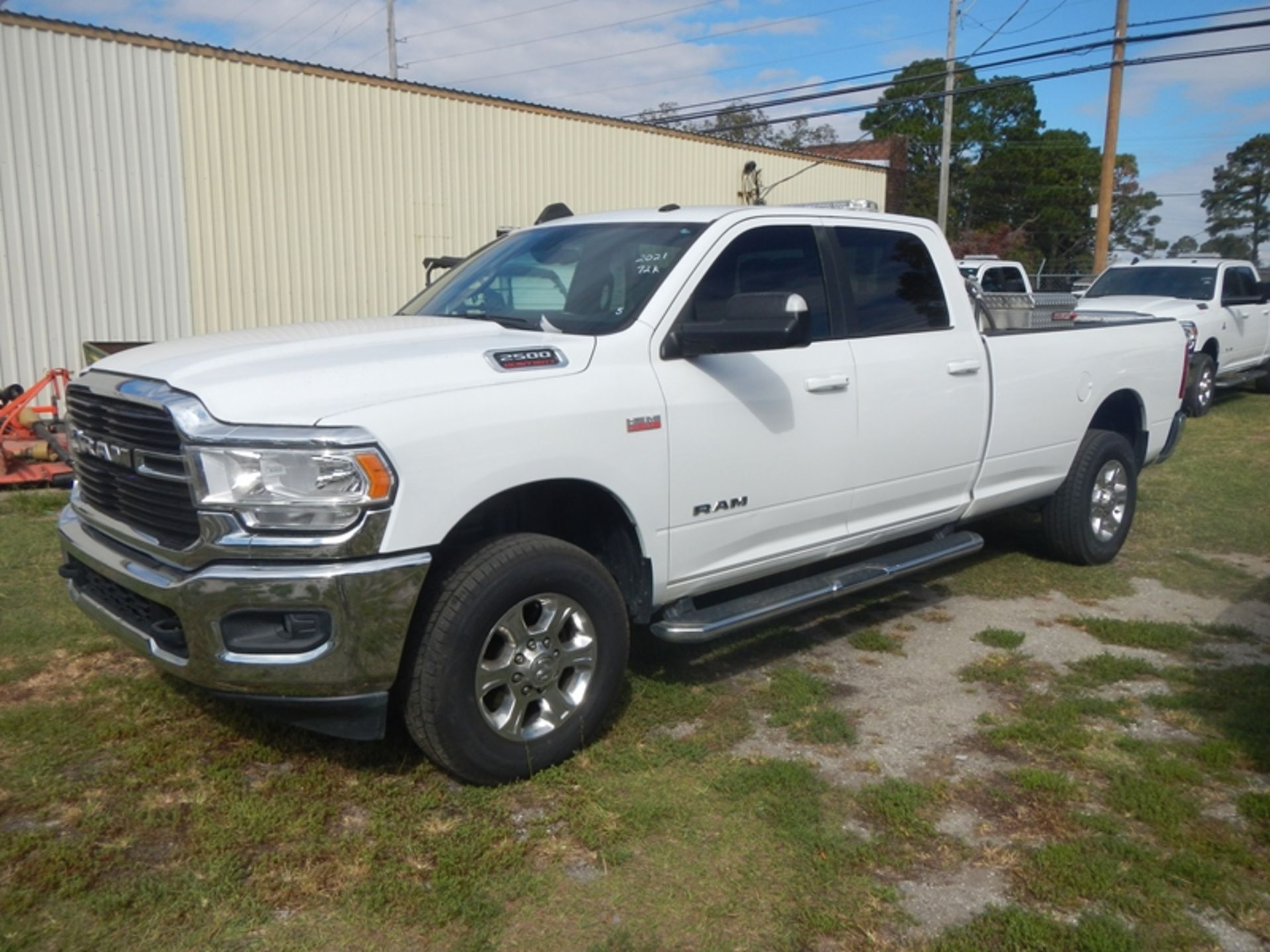 2021 RAM 2500 6.4L Hemi gas, crew cab, long bed, 4wd, Big Horn trim package dent in side of bed -