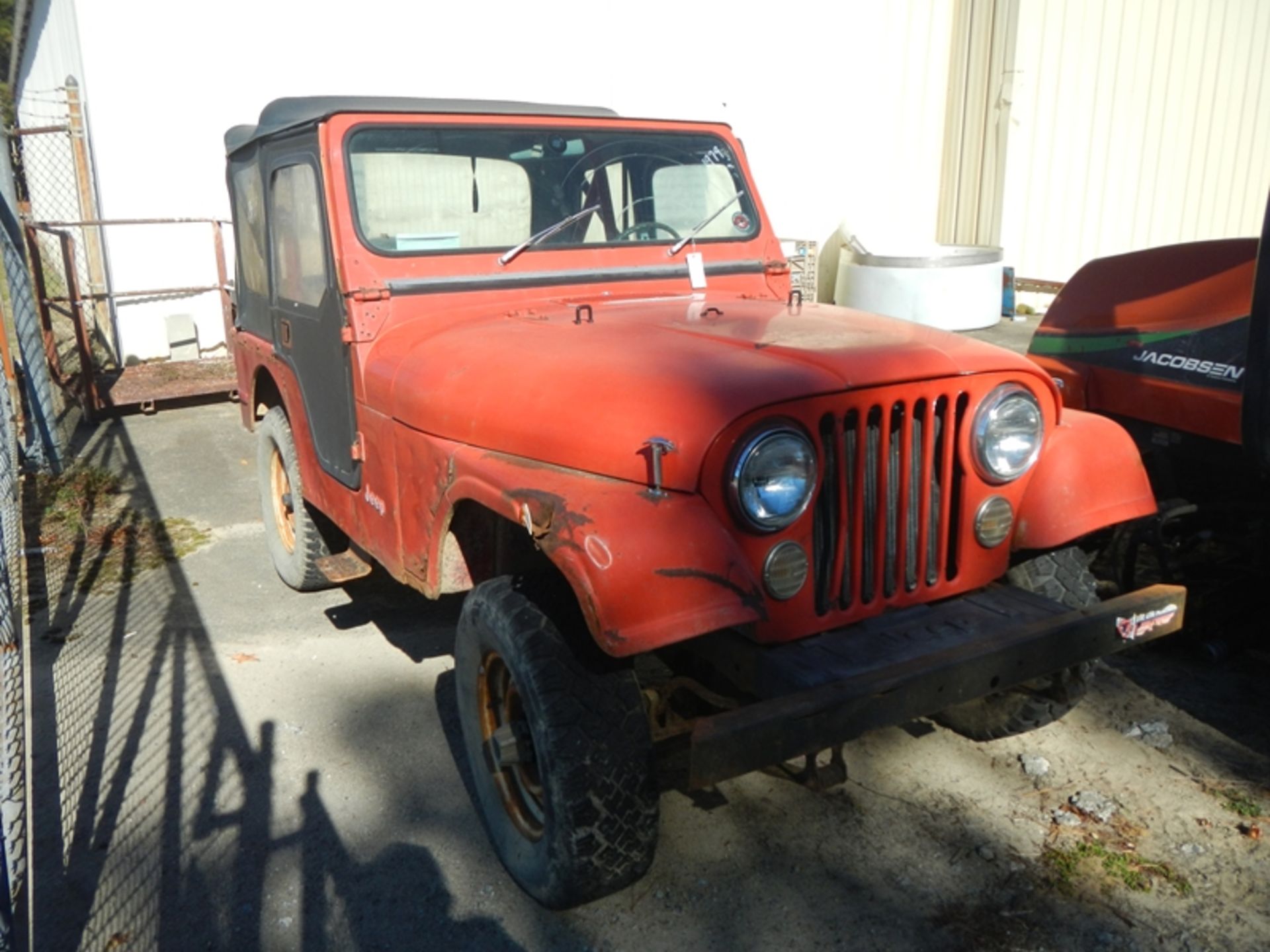 1979 JEEP CJ5 - complete running vehicle - lots of rust mileage unknown - J9F83AC811255Chasis is eat - Bild 2 aus 6