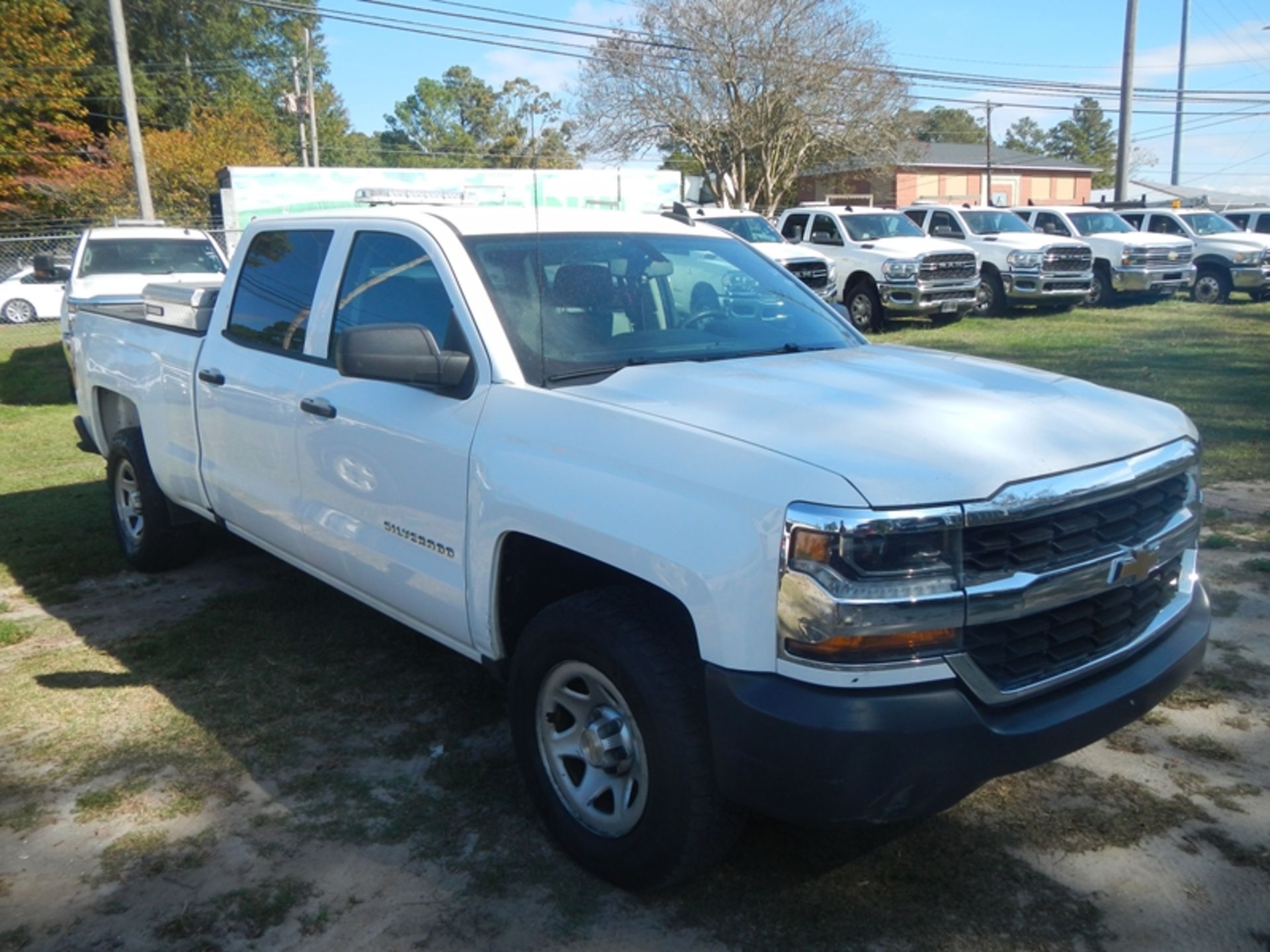 2017 CHEVROLET Silverado 1500 crew cab, 2wd, work trim package - 174,299 miles showing - - Bild 2 aus 6