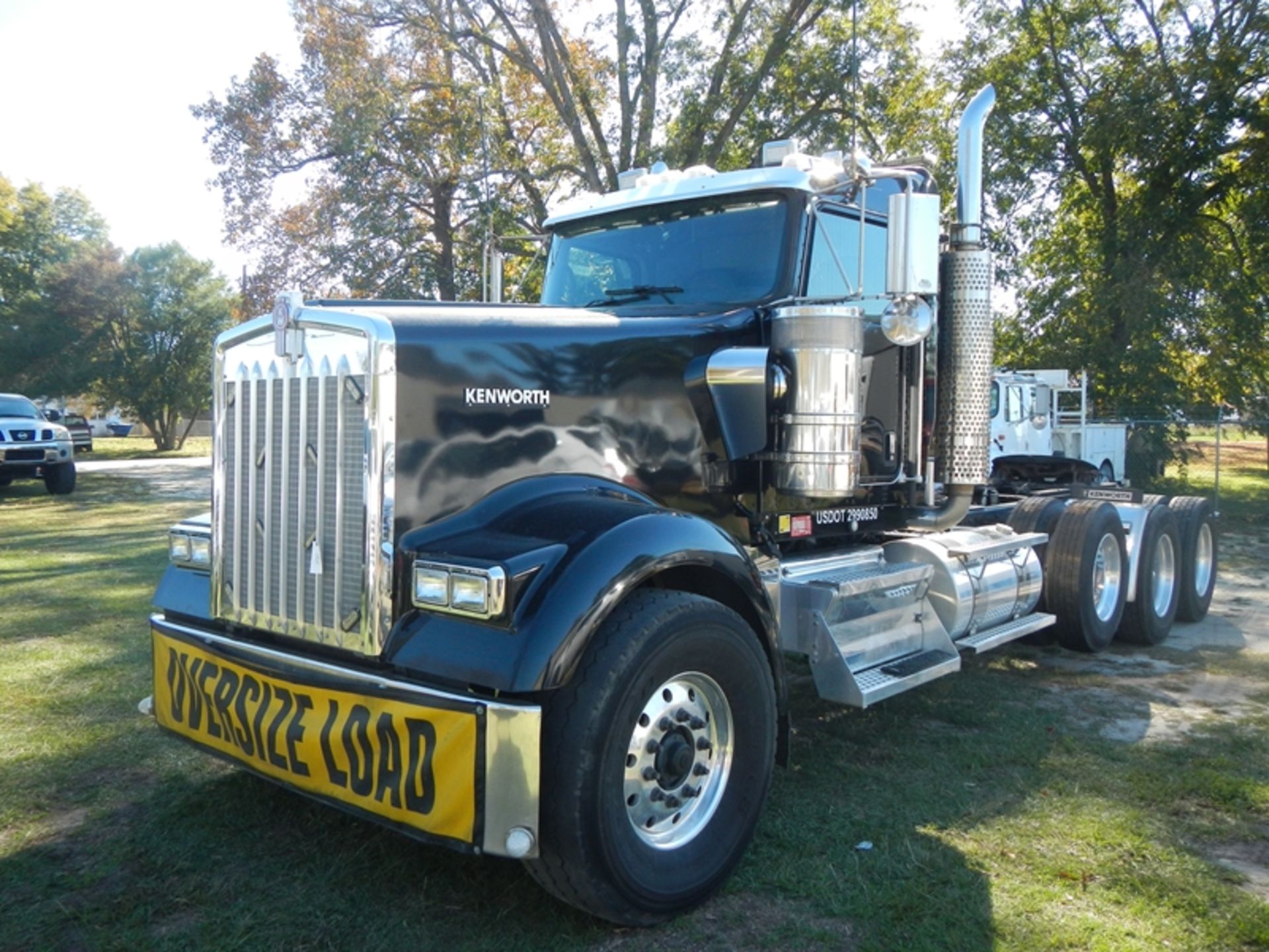 2018 KENWORTH W9 Series Glider Kit Tri-Axle Heavy Hauler daycab, 13 spd, 550hp CAT 3406 dsl - 301,