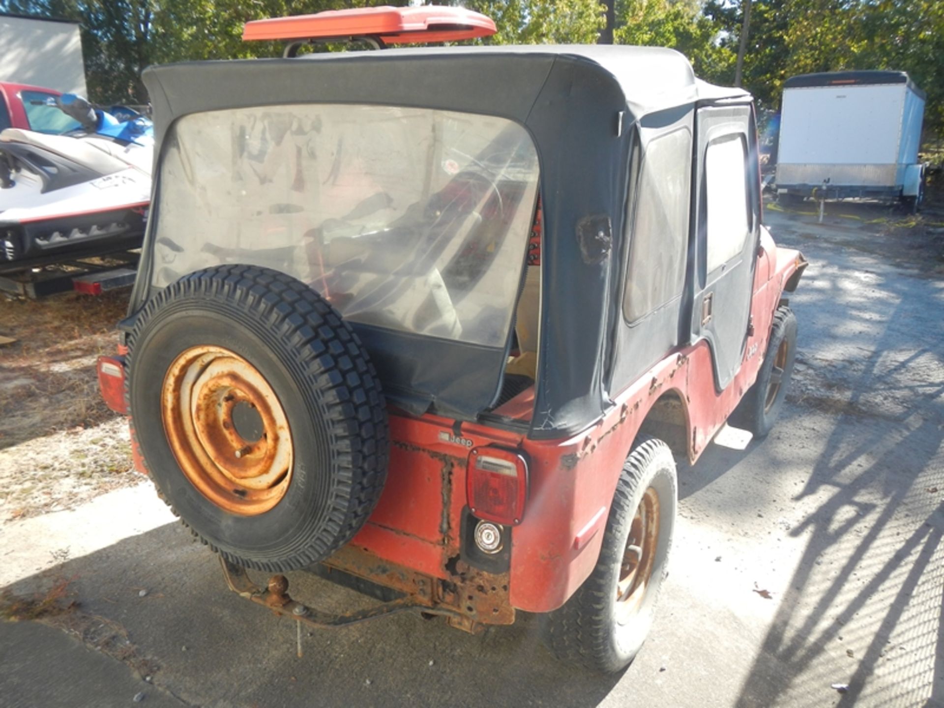 1979 JEEP CJ5 - complete running vehicle - lots of rust mileage unknown - J9F83AC811255Chasis is eat - Bild 3 aus 6
