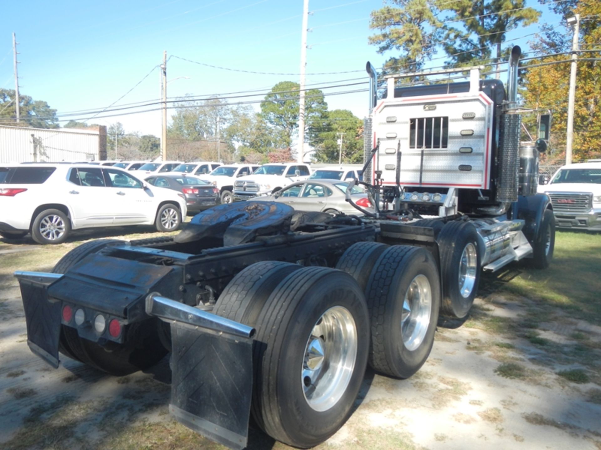 2018 KENWORTH W9 Series Glider Kit Tri-Axle Heavy Hauler daycab, 13 spd, 550hp CAT 3406 dsl - 301, - Image 6 of 15