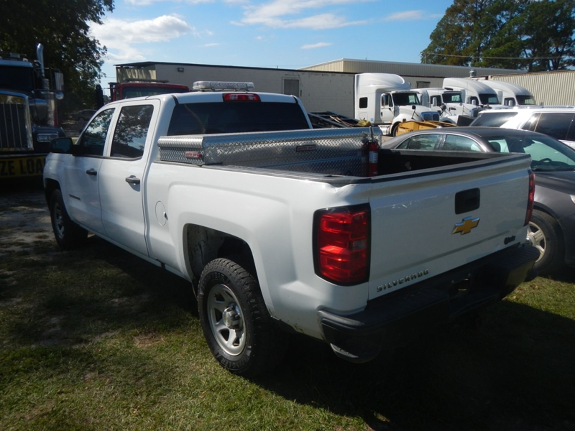 2017 CHEVROLET Silverado 1500 crew cab, 2wd, work trim package - 174,299 miles showing - - Bild 4 aus 6