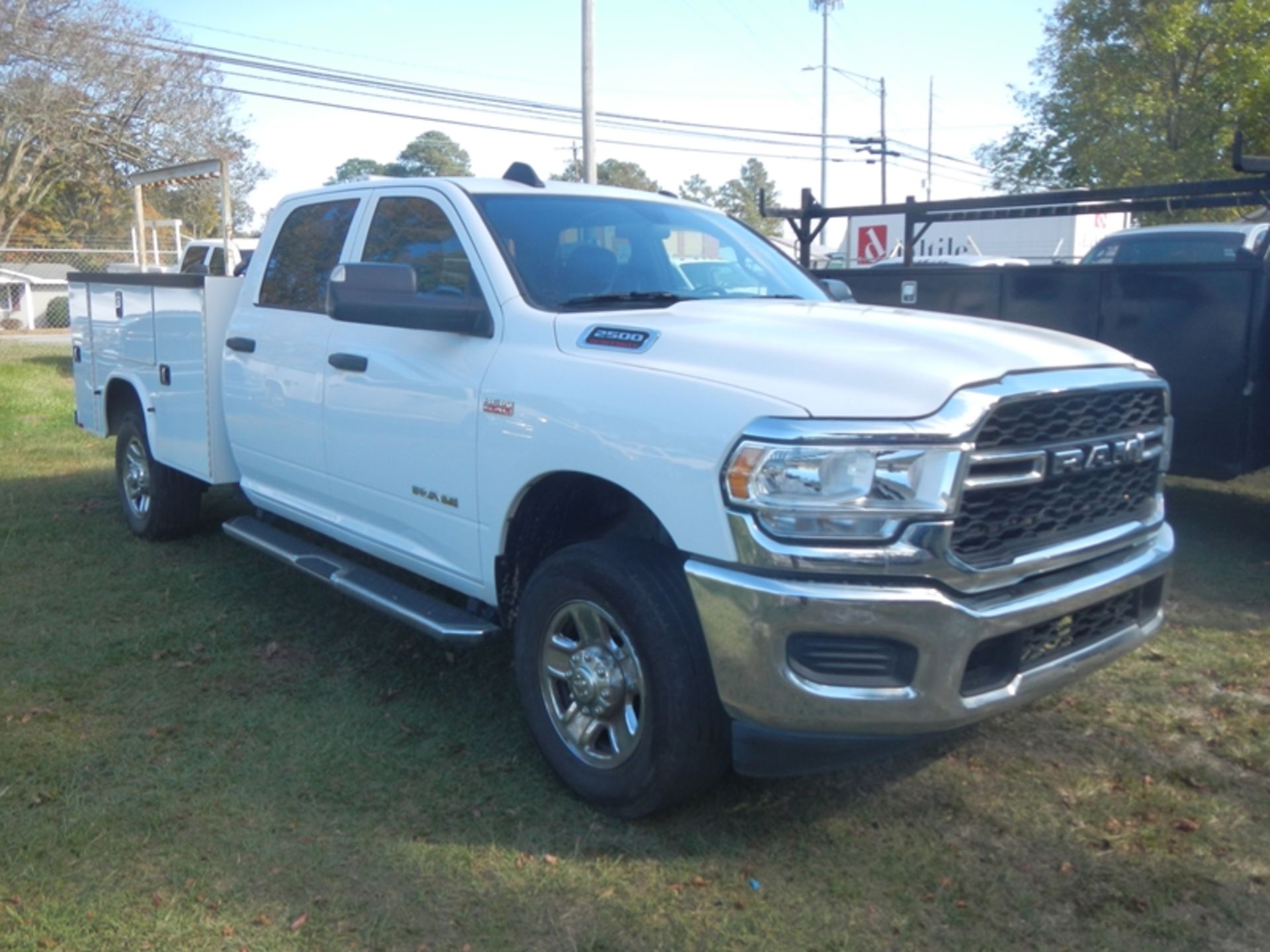 2021 RAM 2500 6.4L Hemi gas, crew cab, 4wd, utility body, Tradesman trim package - 98,649 miles - Bild 2 aus 7