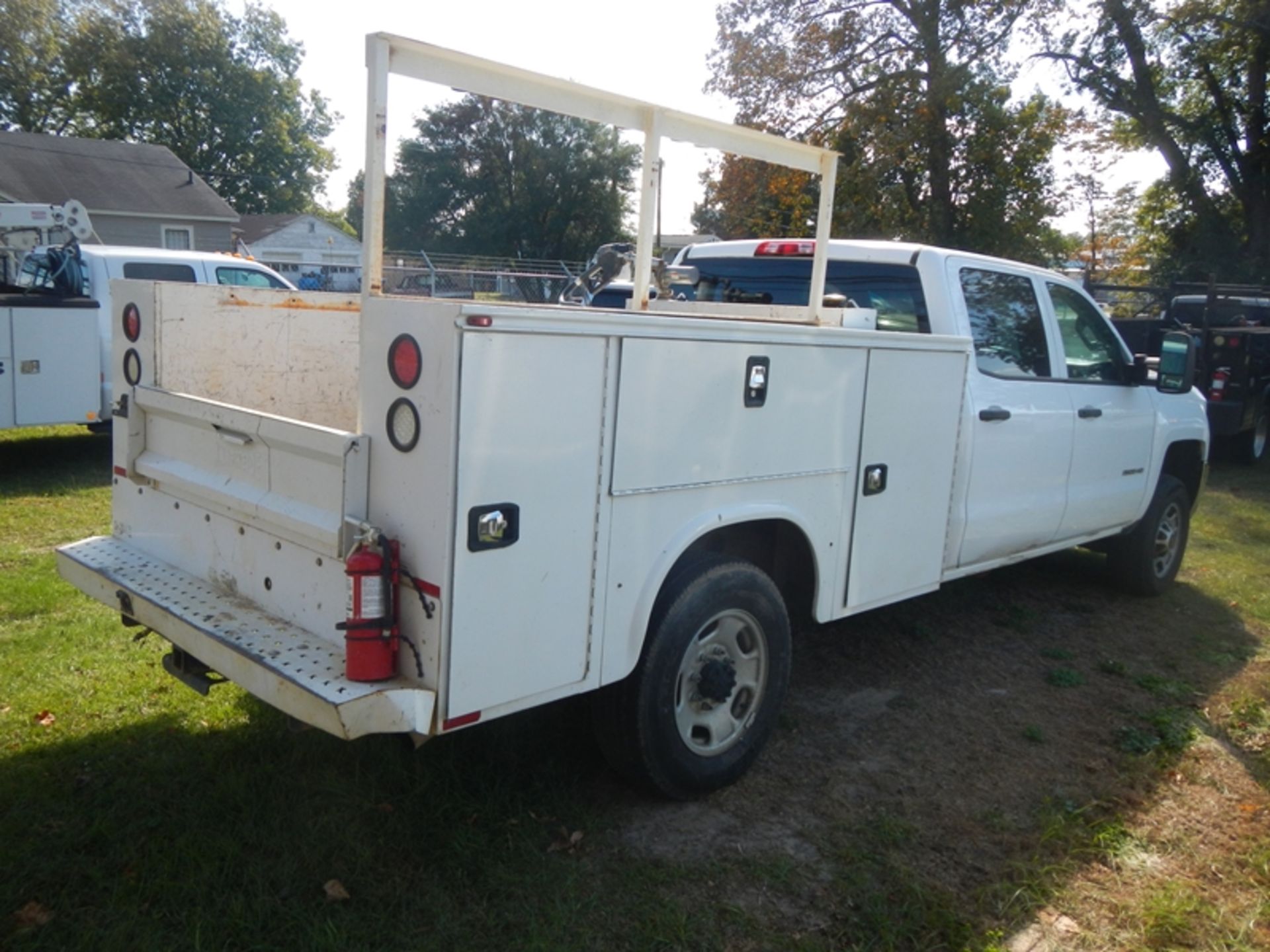 2016 CHEVROLET Silverado 2500 gas, crew cab, 4wd, utility body - 259,627 miles showing - - Bild 3 aus 7