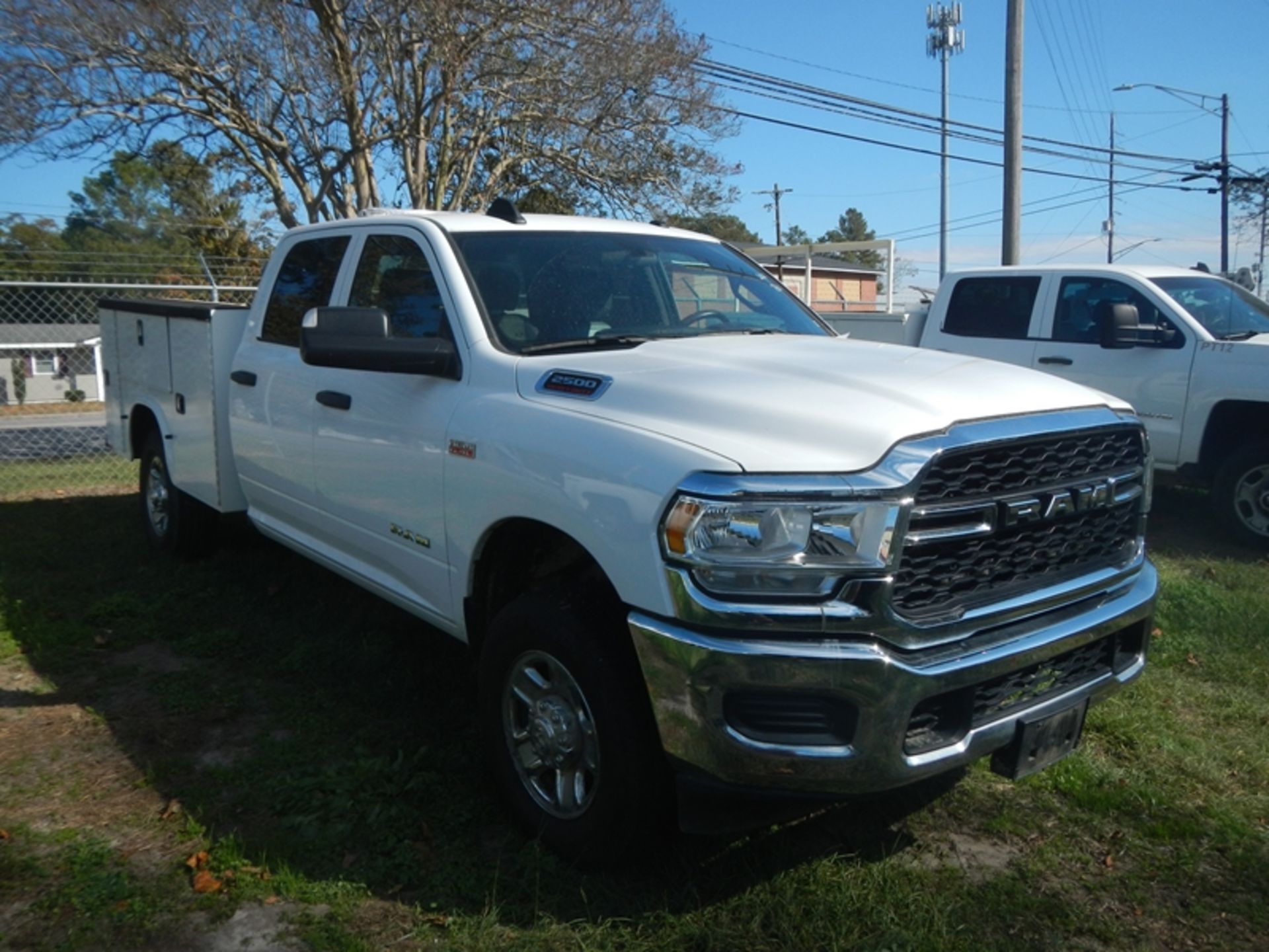 2021 RAM 2500 6.4L Hemi gas, crew cab, 4wd, utility body, Tradesman trim package - 73,628 miles - Bild 2 aus 7