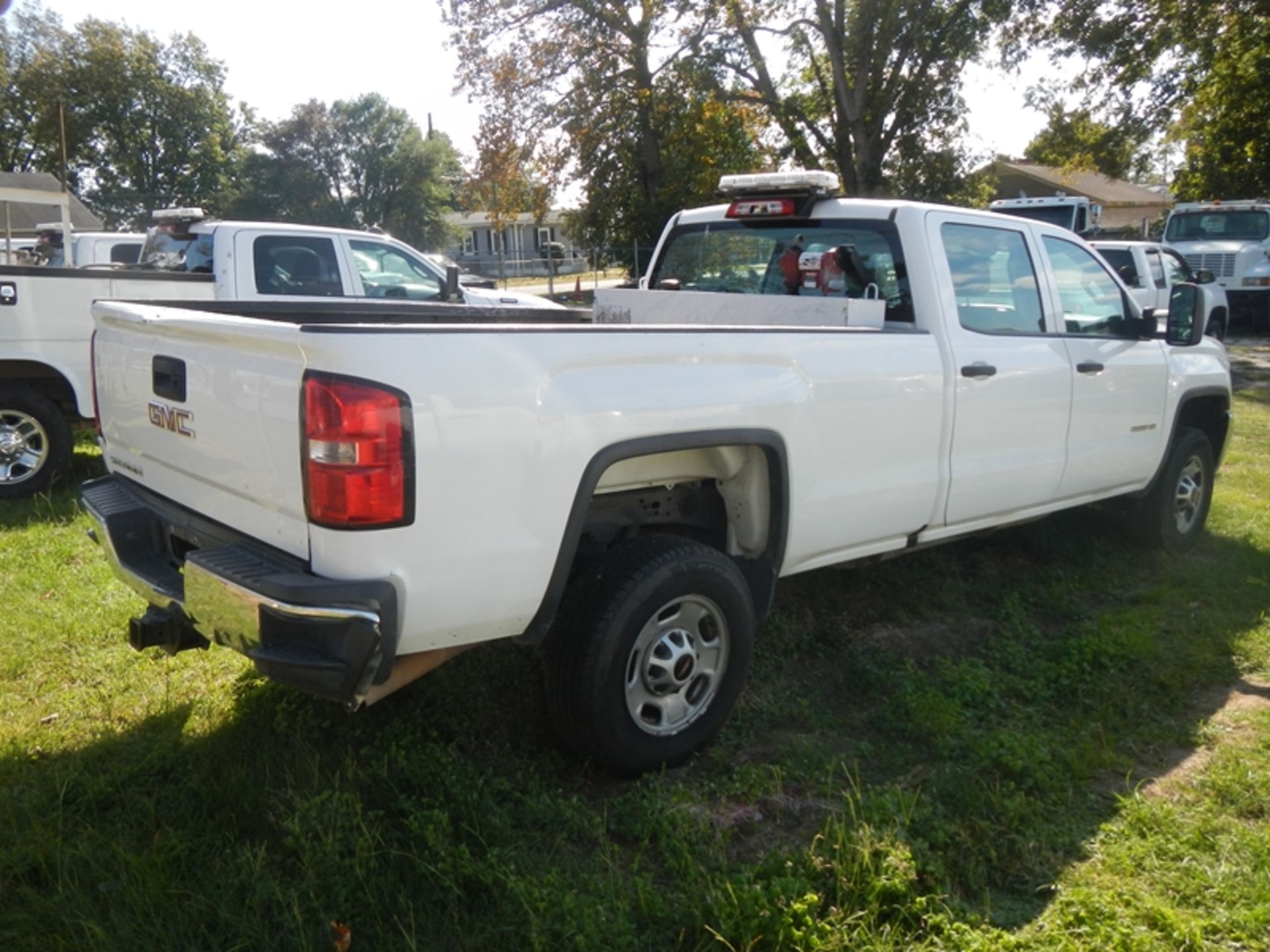 2016 GMC Sierra 2500 HD gas, crew cab, long bed, 2wd, work trim package - 229,709 miles showing - - Bild 3 aus 7