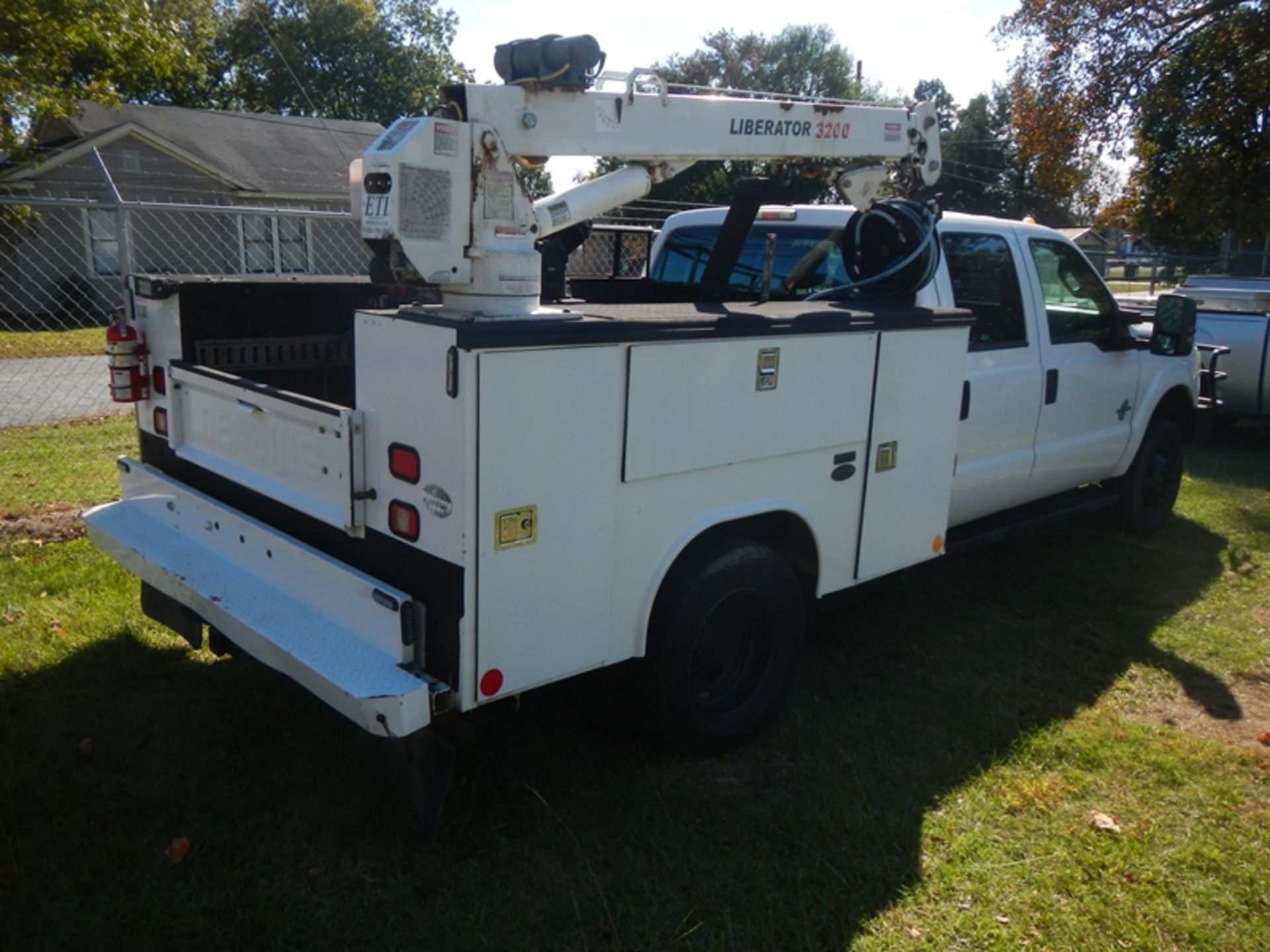 2012 FORD F-350 6.7L dsl, crew cab, 4wd, utility body with crane and air compressor - 314,136 - Image 3 of 9