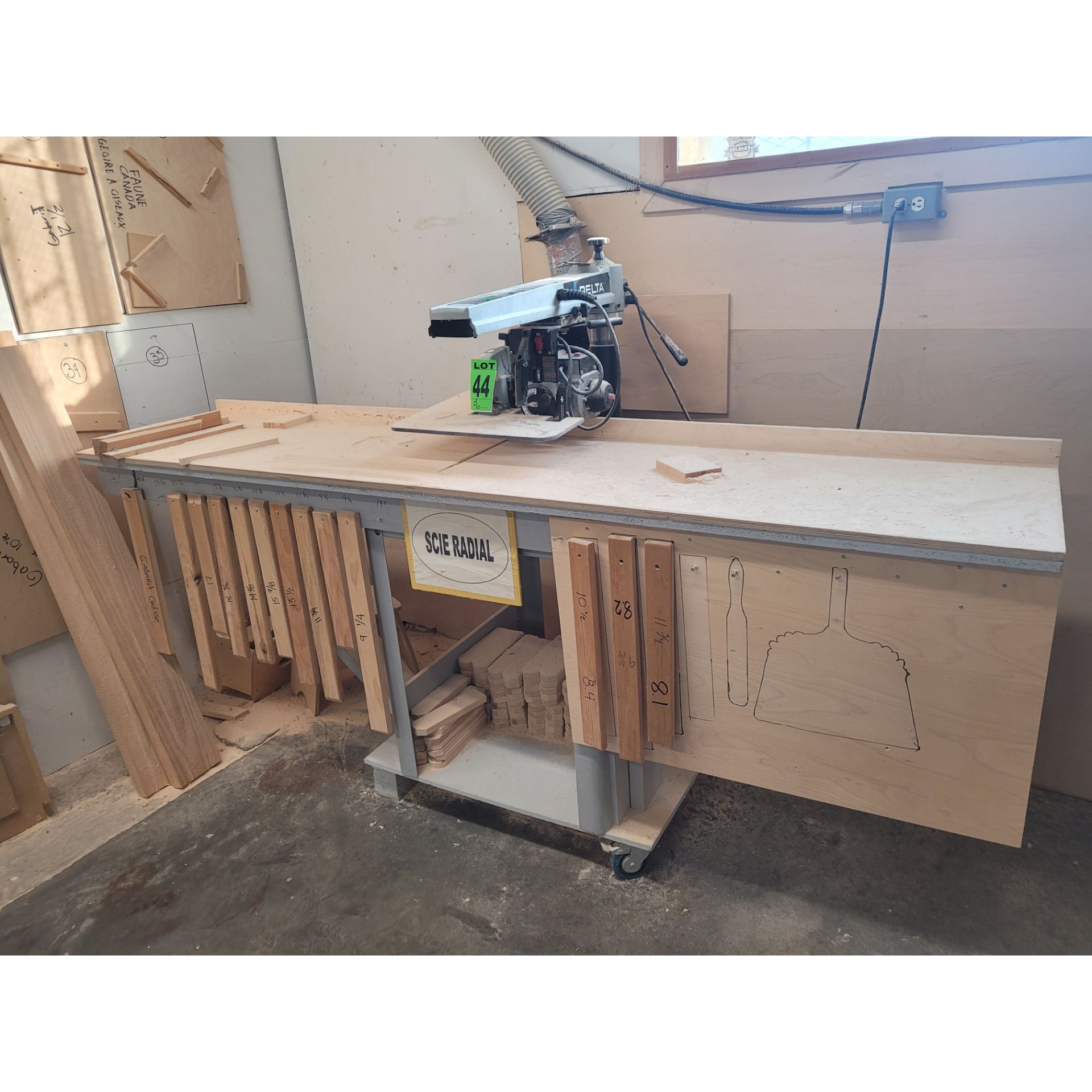 Table De Travail Pour Scie Radiale 2m - Ajustable En Hauteur/longueur - Charge 150kg - Avec Roues - Montage Facile