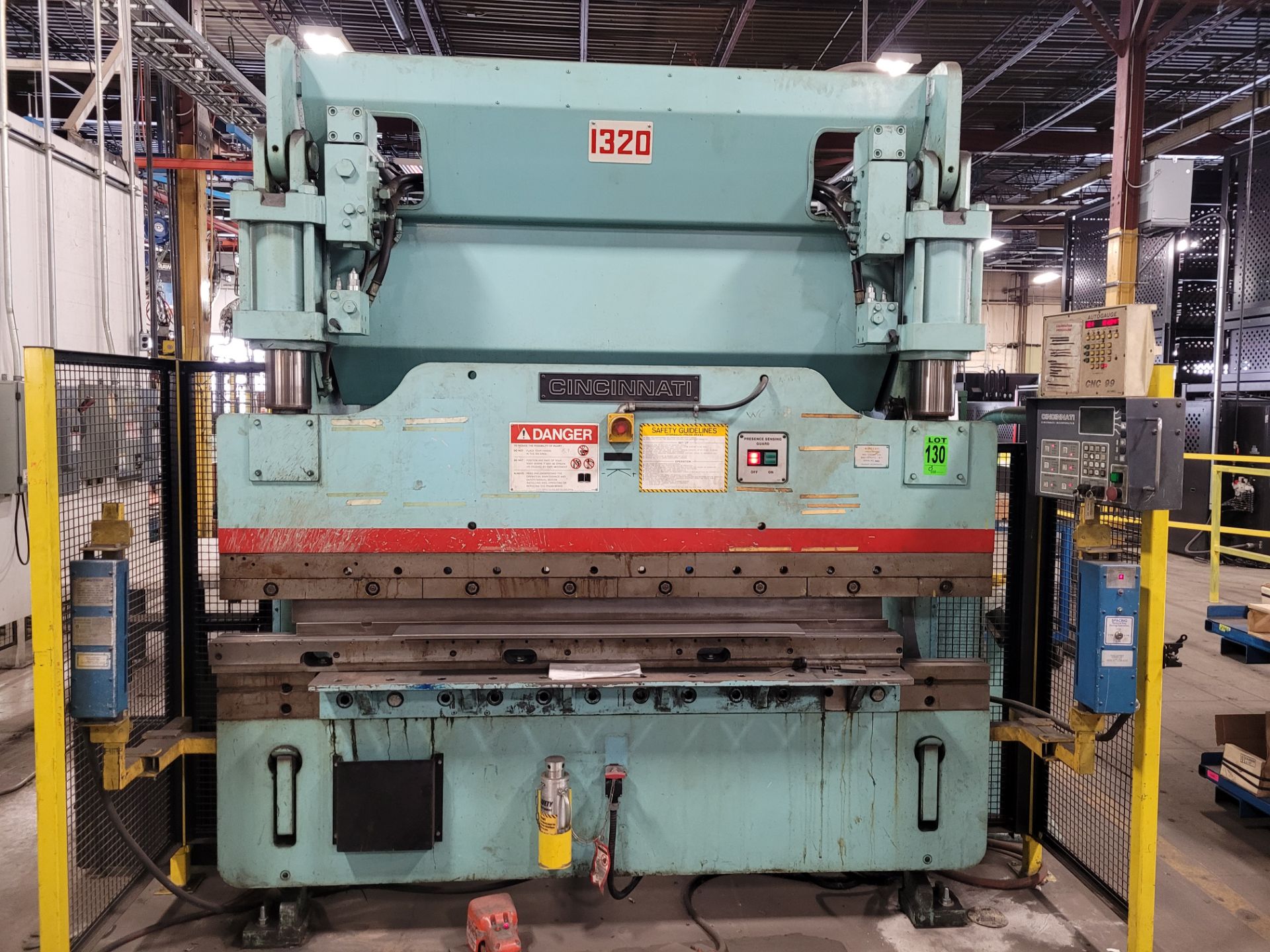 CINCINNATI 90 Ton x 6' Hydraulic Press Brake, mod. 90CBII-6 FT, ser. 49621 w/ AUTOMEC mod. Autogauge