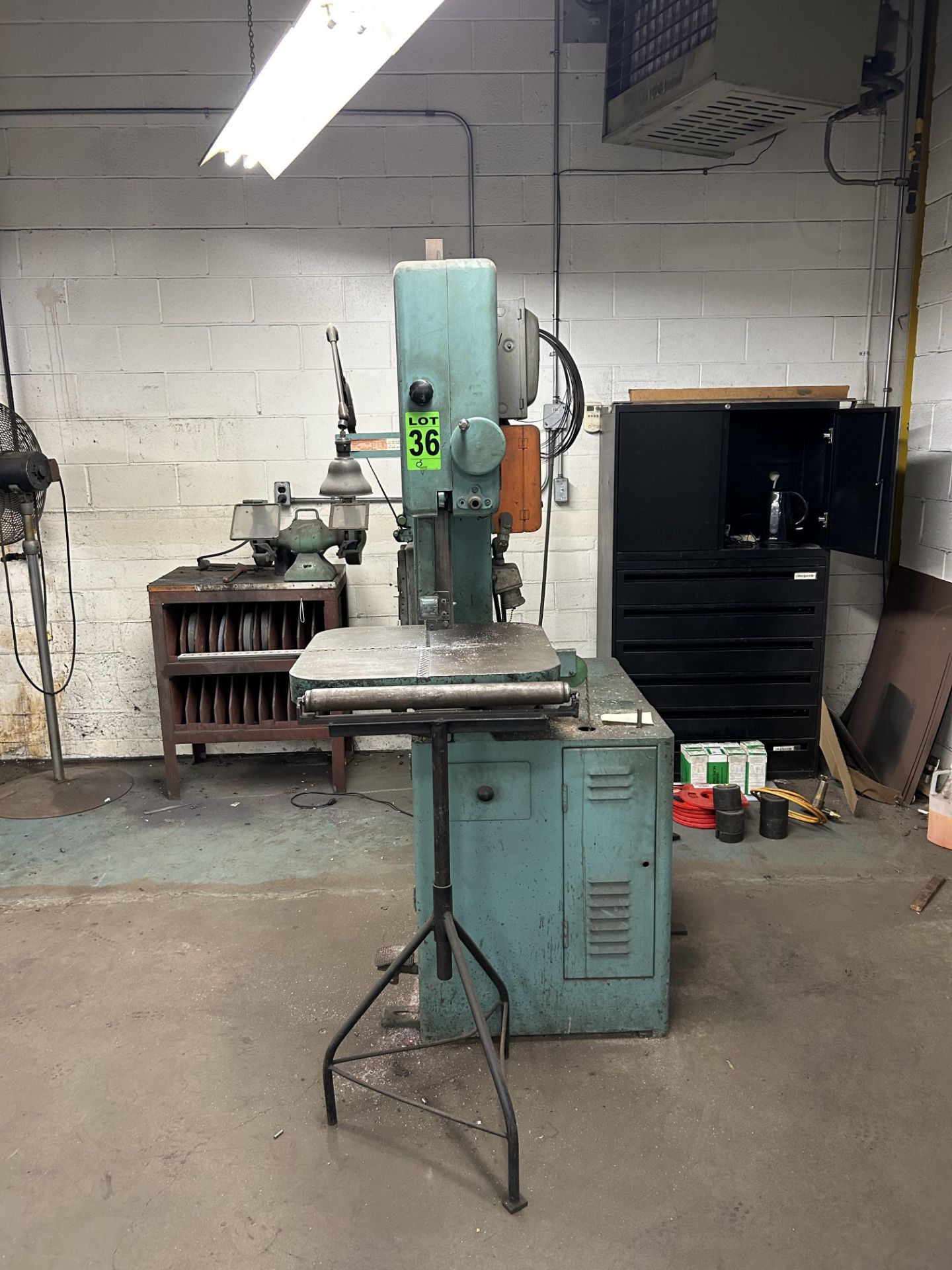 GROB mod. NS18 Vertical Bandsaw 18" Throat; with Tilting Table; and Blade Welder