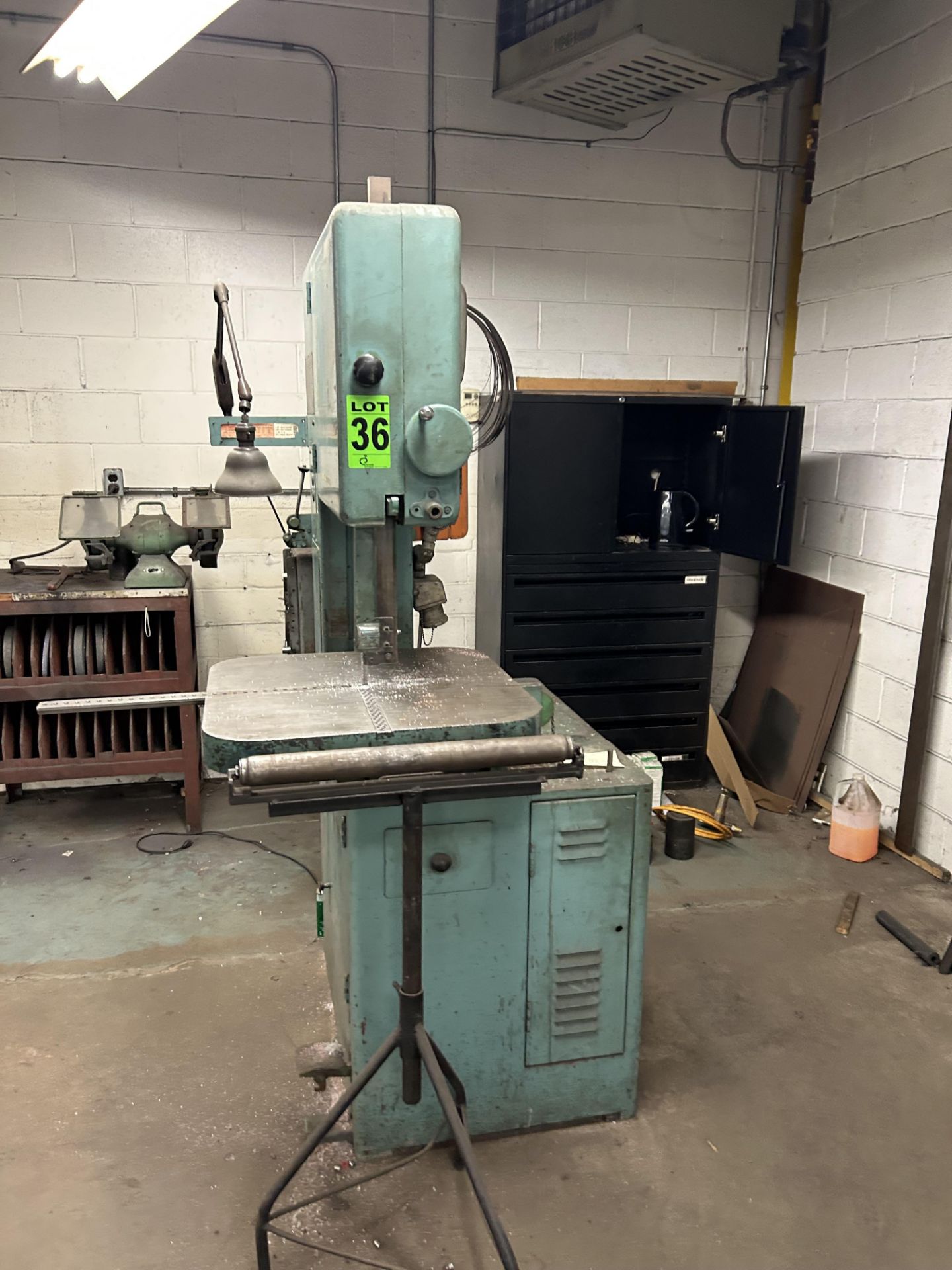GROB mod. NS18 Vertical Bandsaw 18" Throat; with Tilting Table; and Blade Welder - Image 3 of 6
