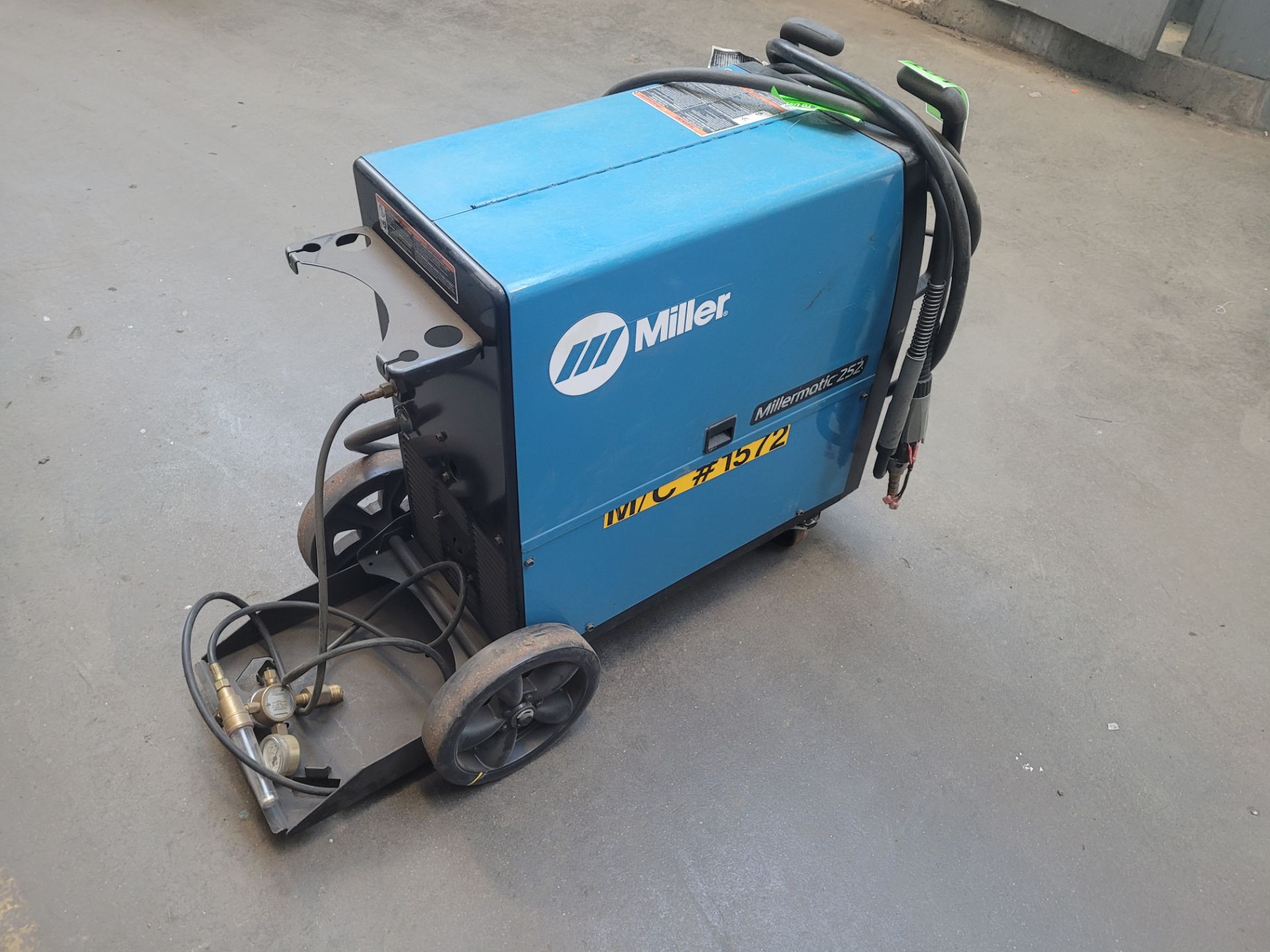 MILLER MIG welder mod. MILLERMATIC 252 MIG Welder 230/460/575, sku: 907322, ser. MF490391A - Image 4 of 6