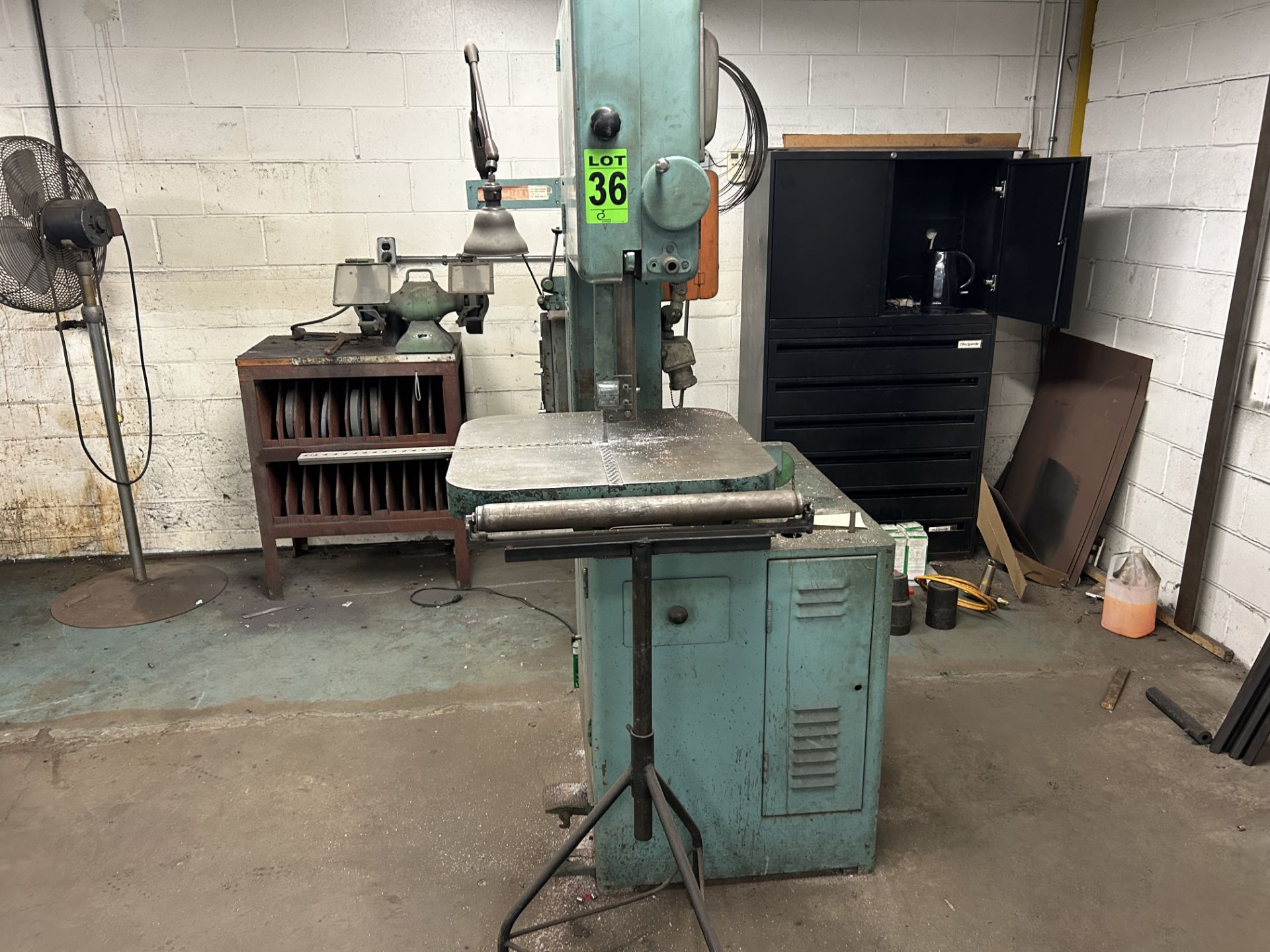 GROB mod. NS18 Vertical Bandsaw 18" Throat; with Tilting Table; and Blade Welder - Image 4 of 6