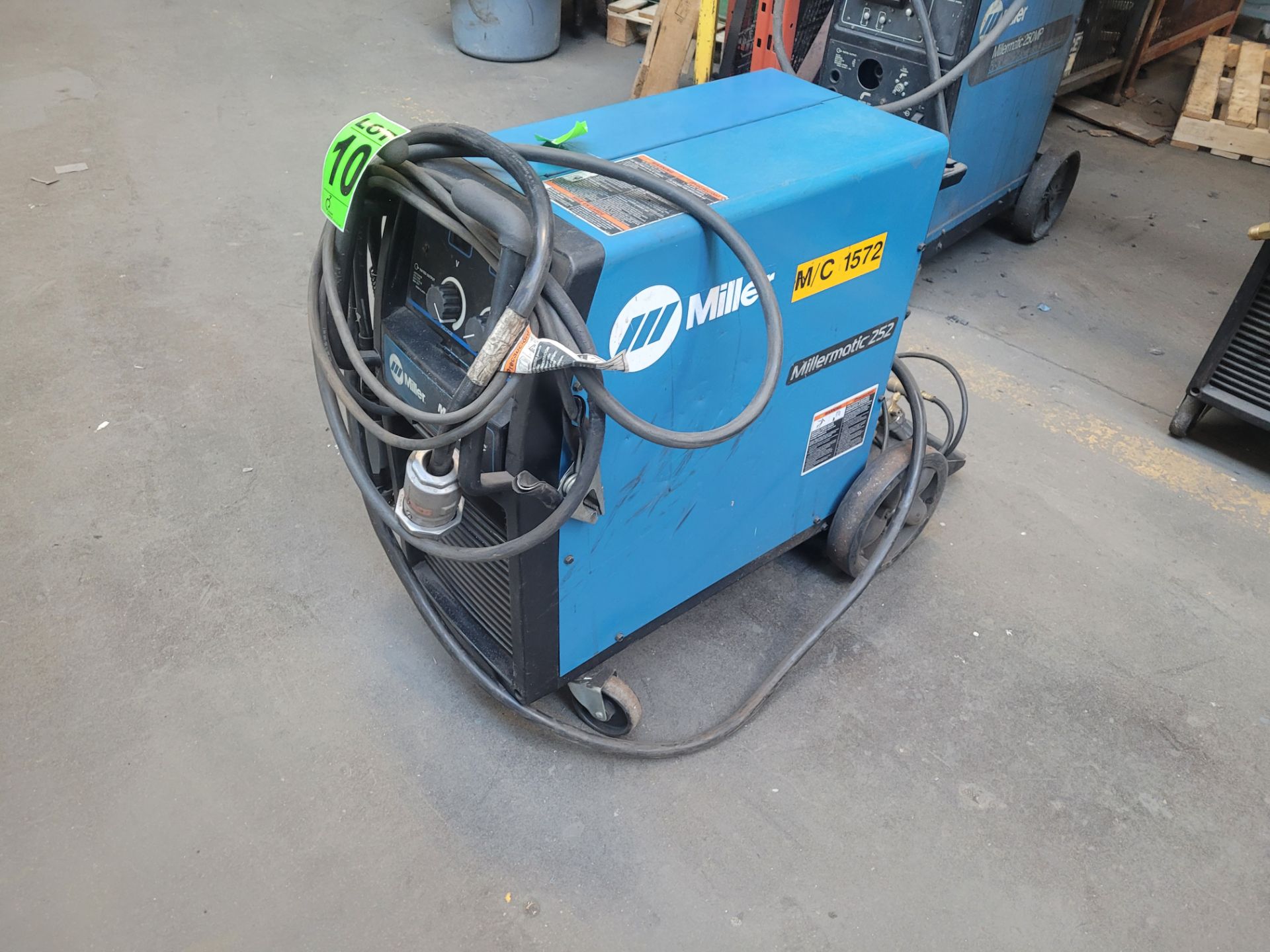 MILLER MIG welder mod. MILLERMATIC 252 MIG Welder 230/460/575, sku: 907322, ser. MF490391A