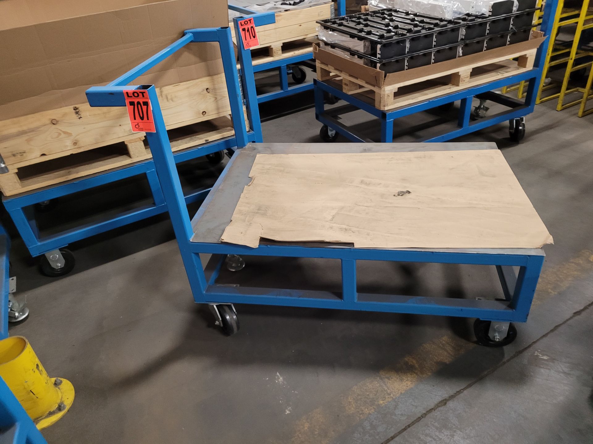 Steel platform cart on casters, w/handle, floor lock