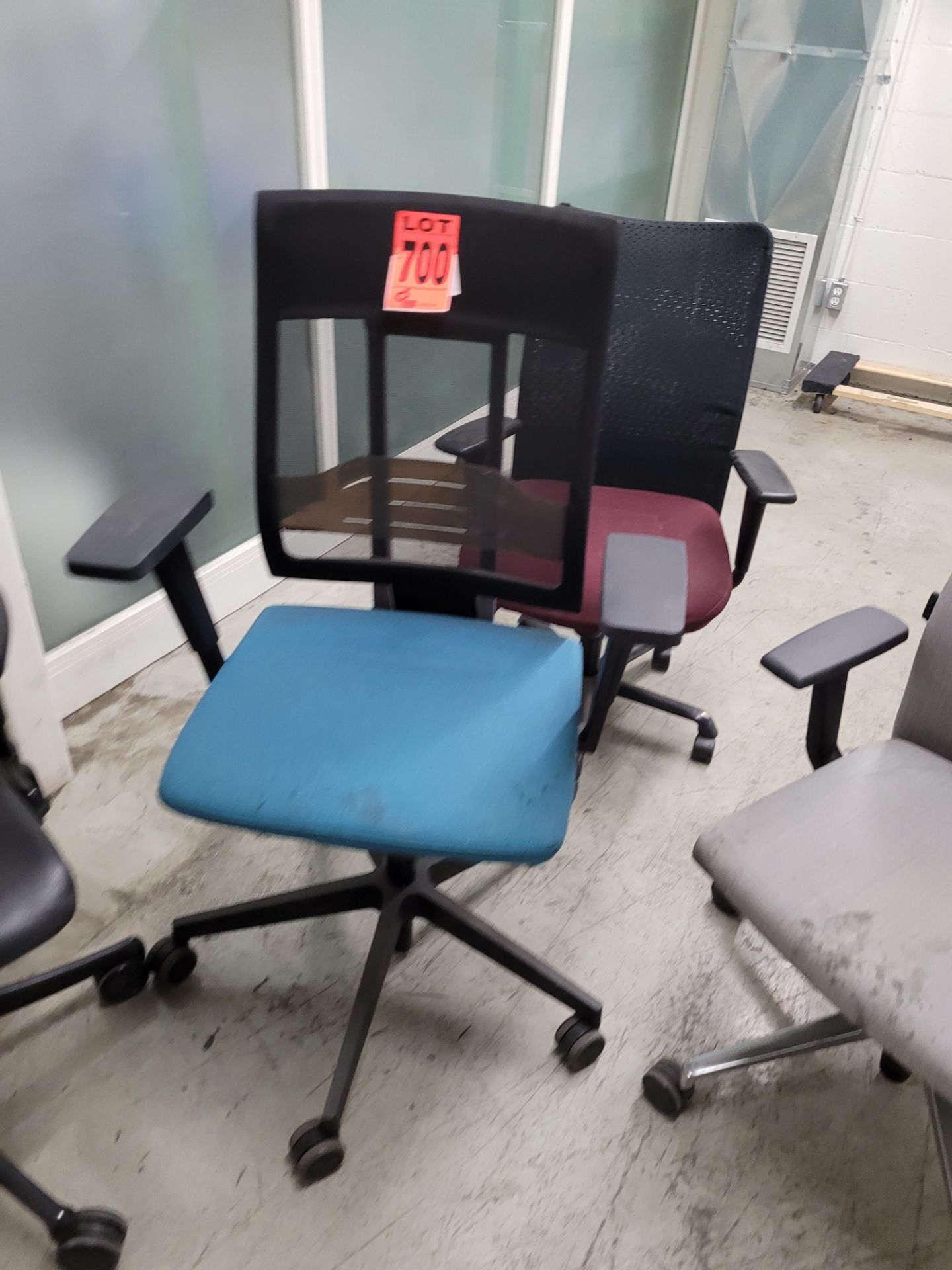 Lot of (4) adjustable rolling office chairs, high back - Image 3 of 5