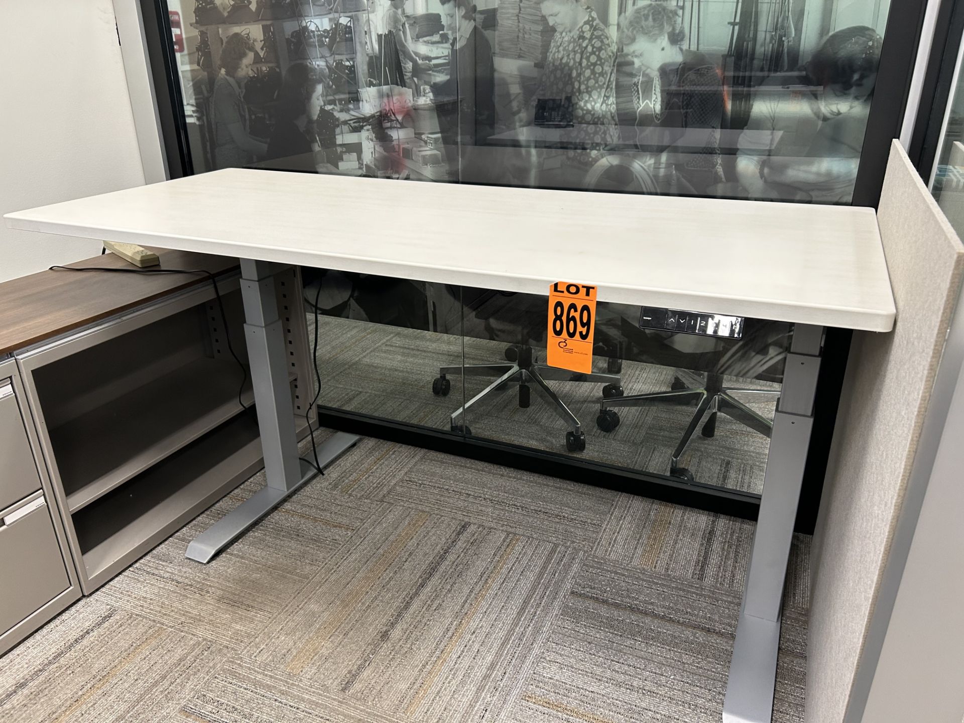 INSCAPE adjustable height, programmable control electric desk w/composite surface