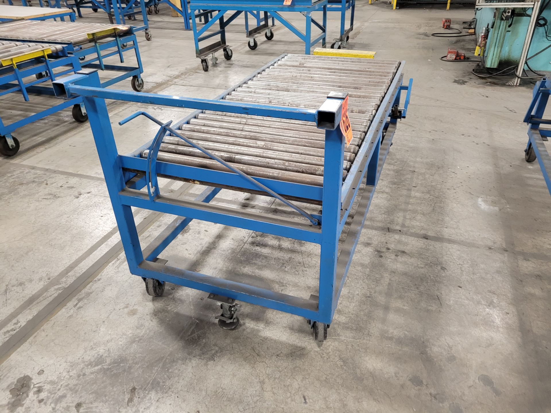 Steel frame manual roller conveyor cart on casters w/ floor lock and handle - Image 2 of 3