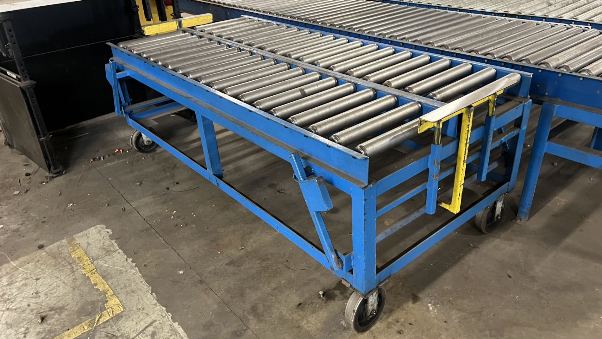 Lot of steel frame roller conveyors incl. (1) dual-track manual roller conveyor on rail wheel and ca - Image 2 of 4