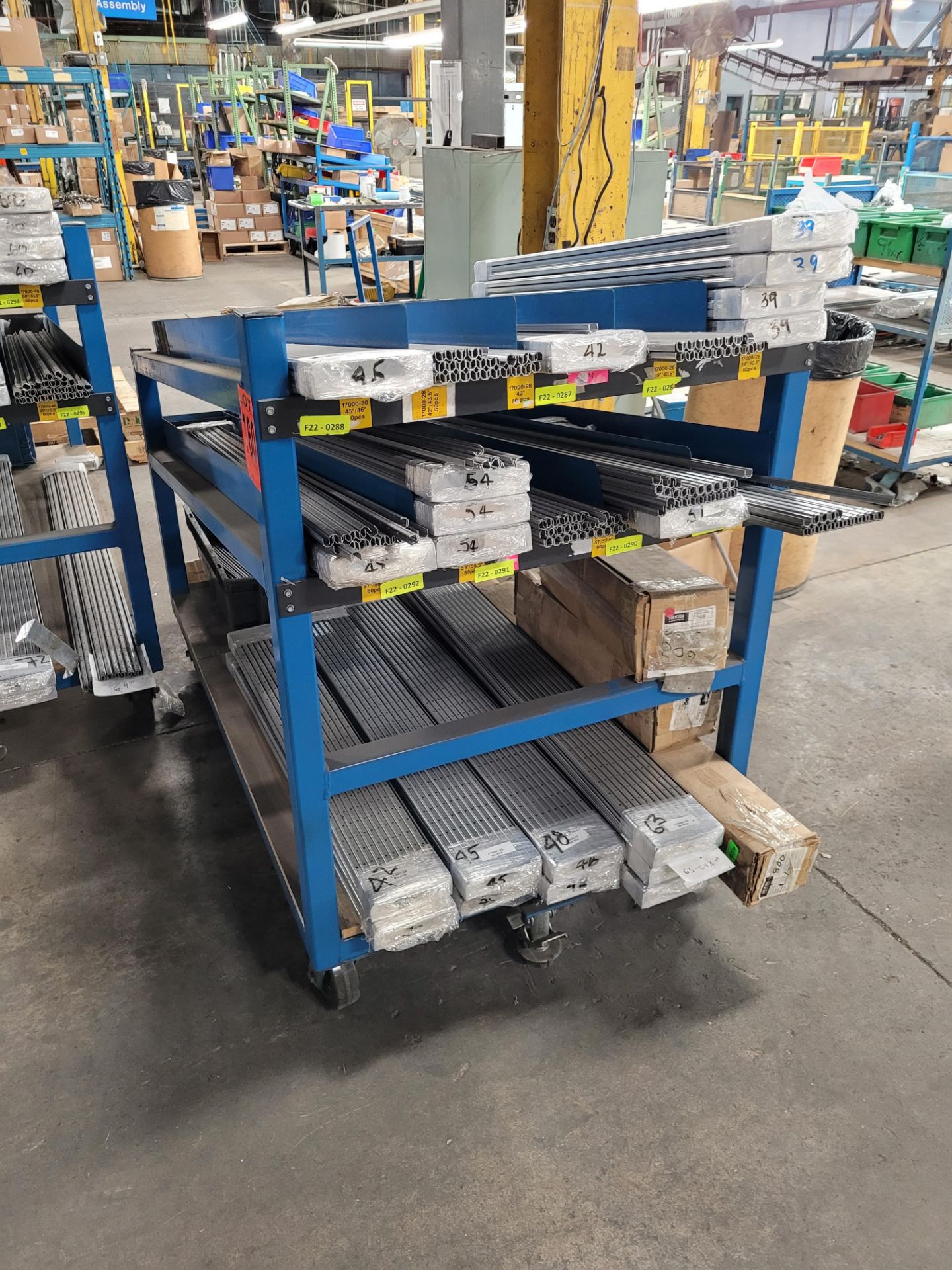 3-level steel mobile platform cart, (2) inclined shelves, 10-section for horizontal storage, floor l - Image 3 of 4