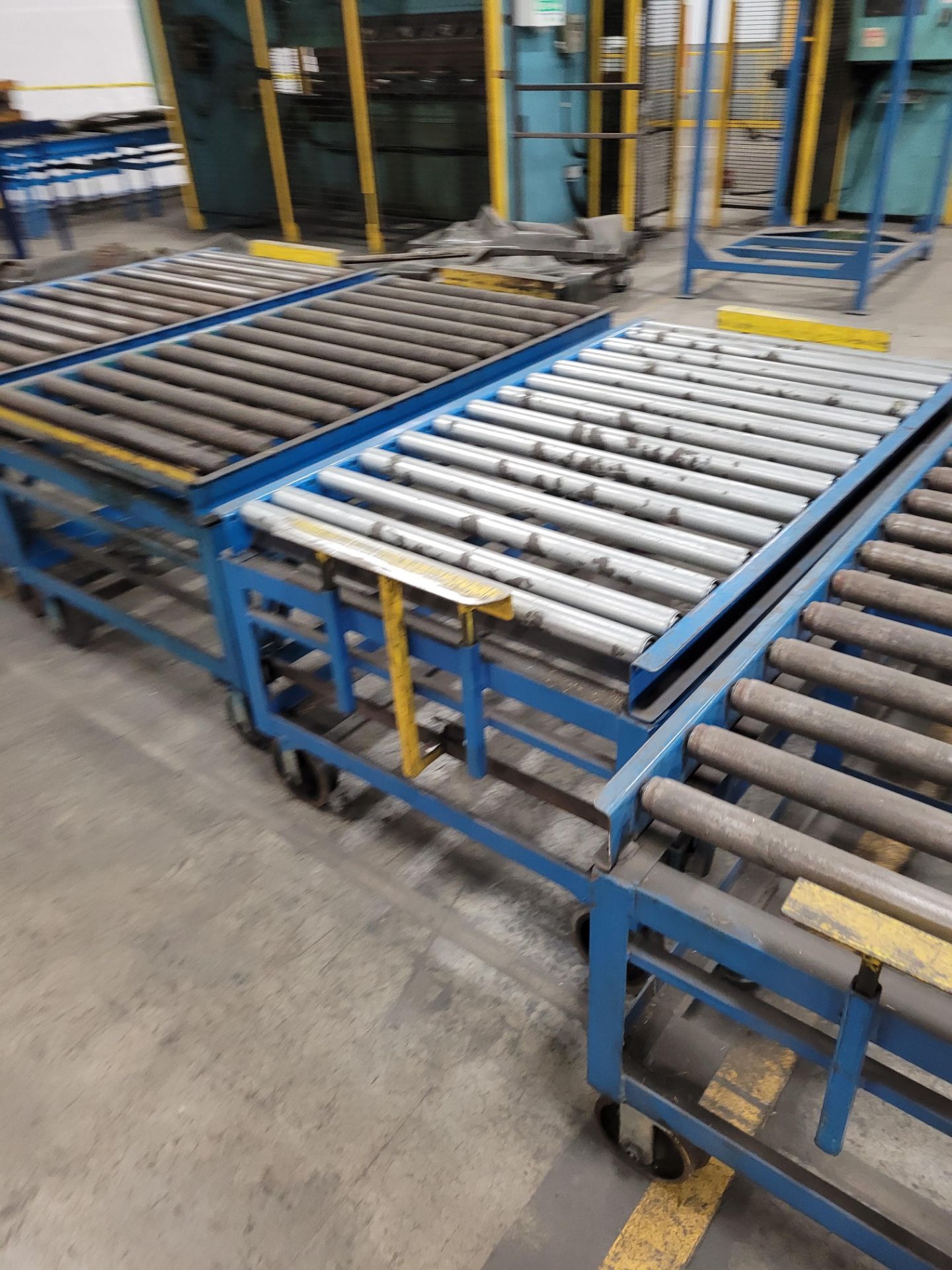 Lot of (4) Heavy-duty steel frame mobile roller conveyor, (2) w/ (4) casters, (2) w/ (2) casters and - Image 3 of 9