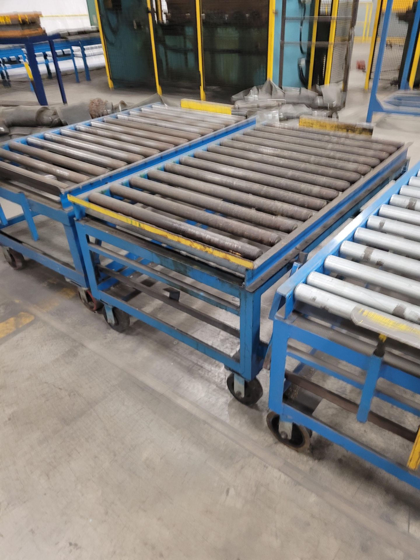 Lot of (4) Heavy-duty steel frame mobile roller conveyor, (2) w/ (4) casters, (2) w/ (2) casters and - Image 4 of 9