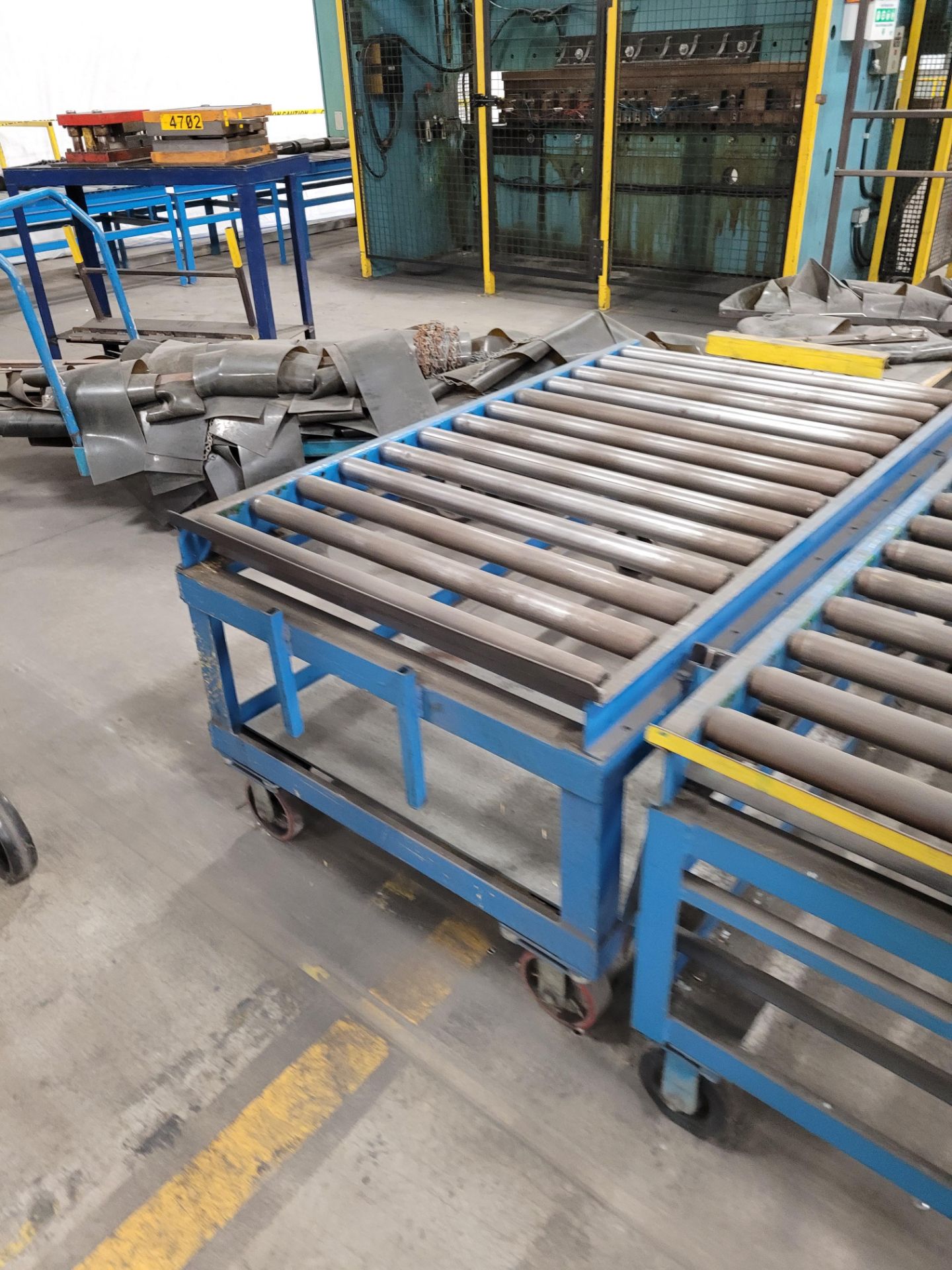 Lot of (4) Heavy-duty steel frame mobile roller conveyor, (2) w/ (4) casters, (2) w/ (2) casters and - Image 5 of 9