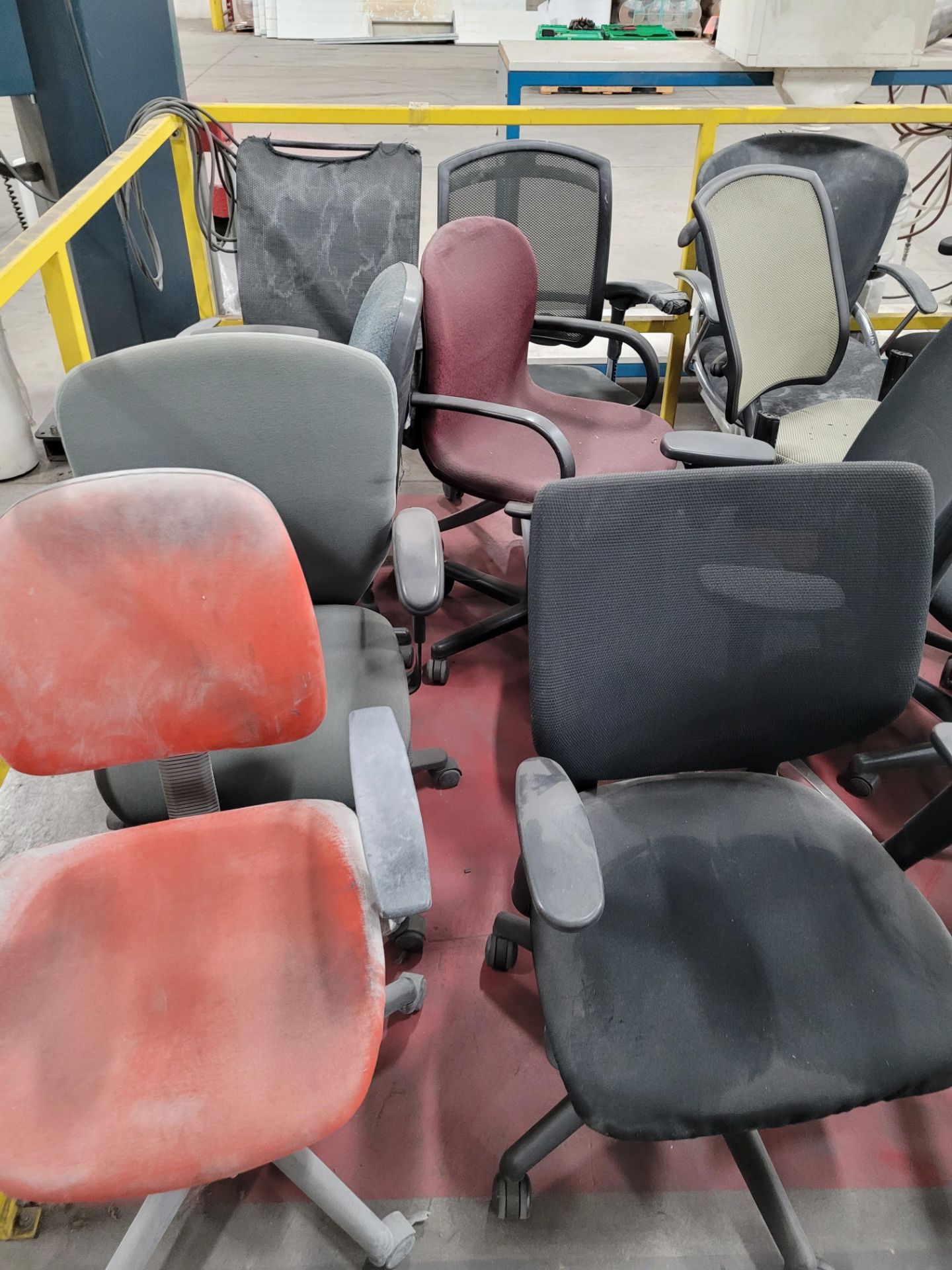 Lot of (14) adjustable rolling office chairs and (2) waiting room chairs - Image 2 of 3