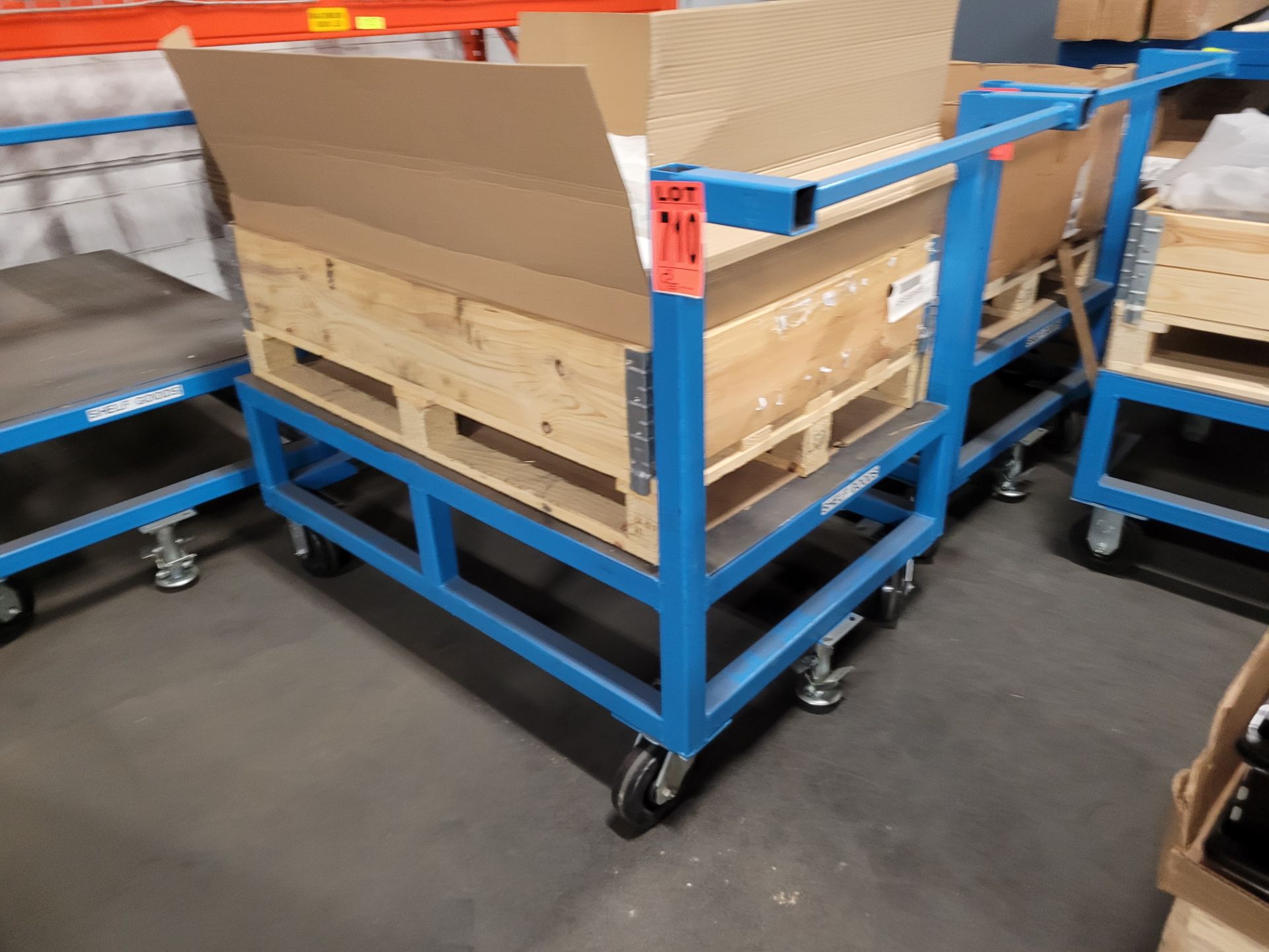 Steel platform cart on casters, w/handle, floor lock - Image 2 of 2