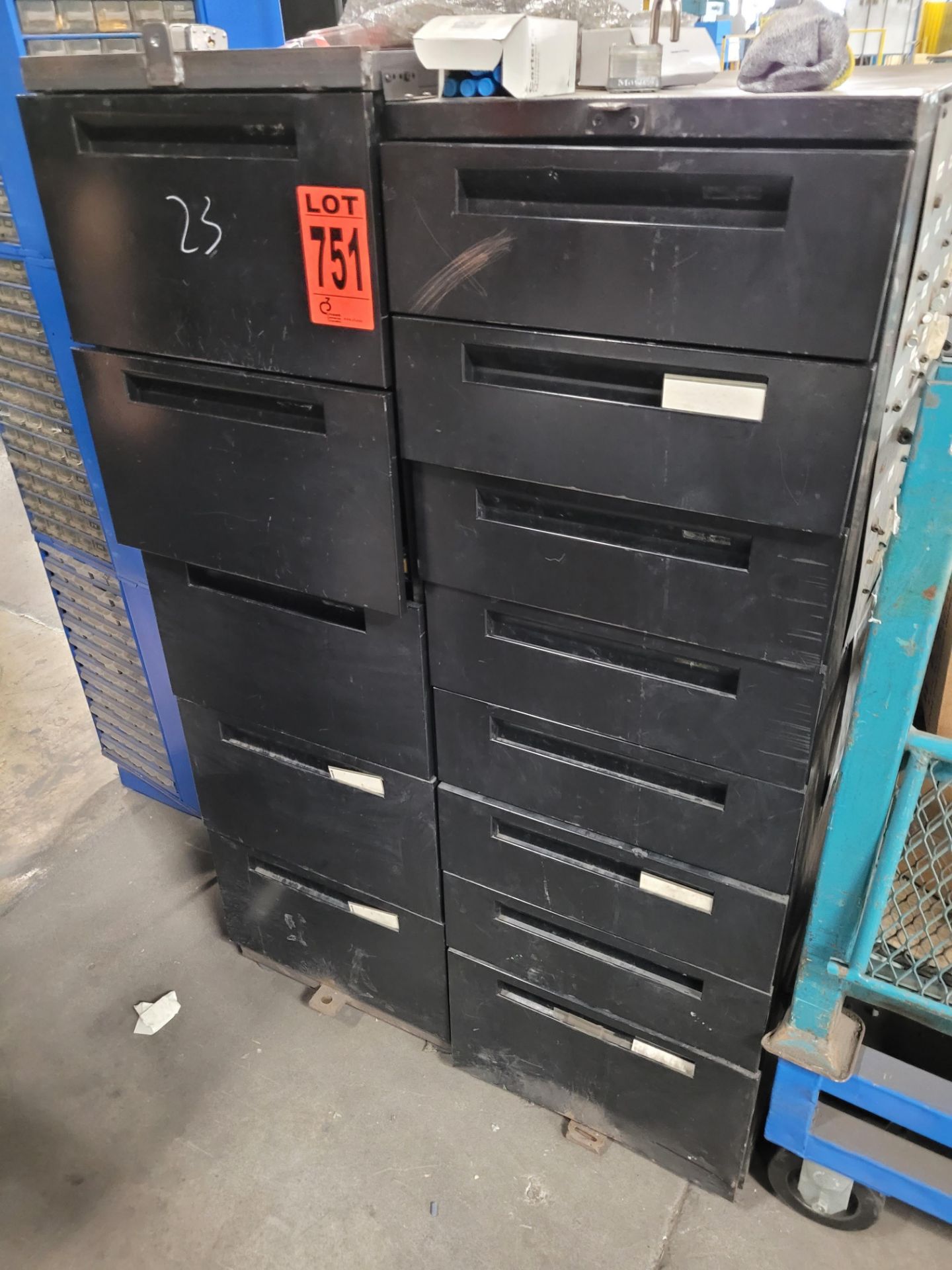 Lot of (2) vertical steel storage cabinets incl. 91) 5-level vertical and (1) 8-level vertical