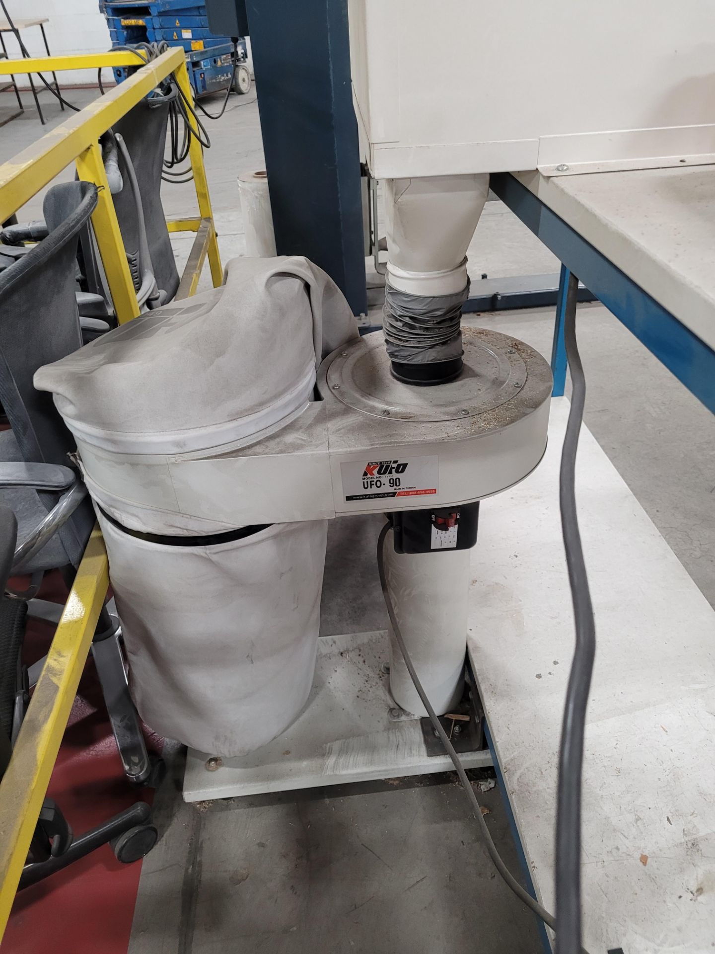 UFO-90 696 cfm vertical dust collection system on platform base w/ casters - Image 2 of 6