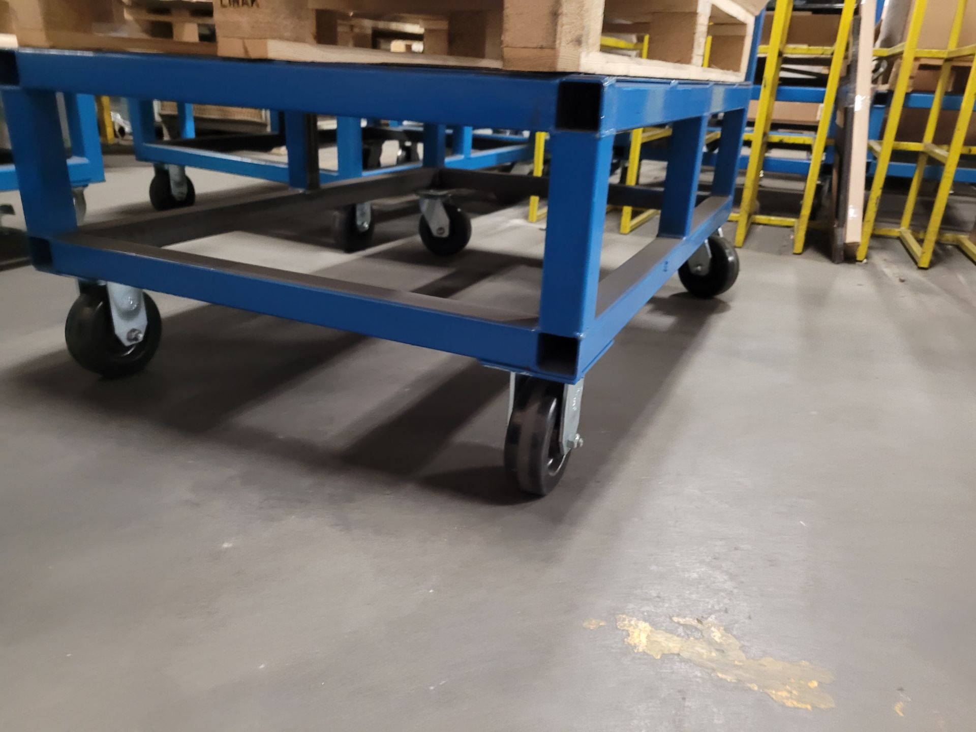 Steel platform cart on casters, w/handle, floor lock - Image 3 of 3