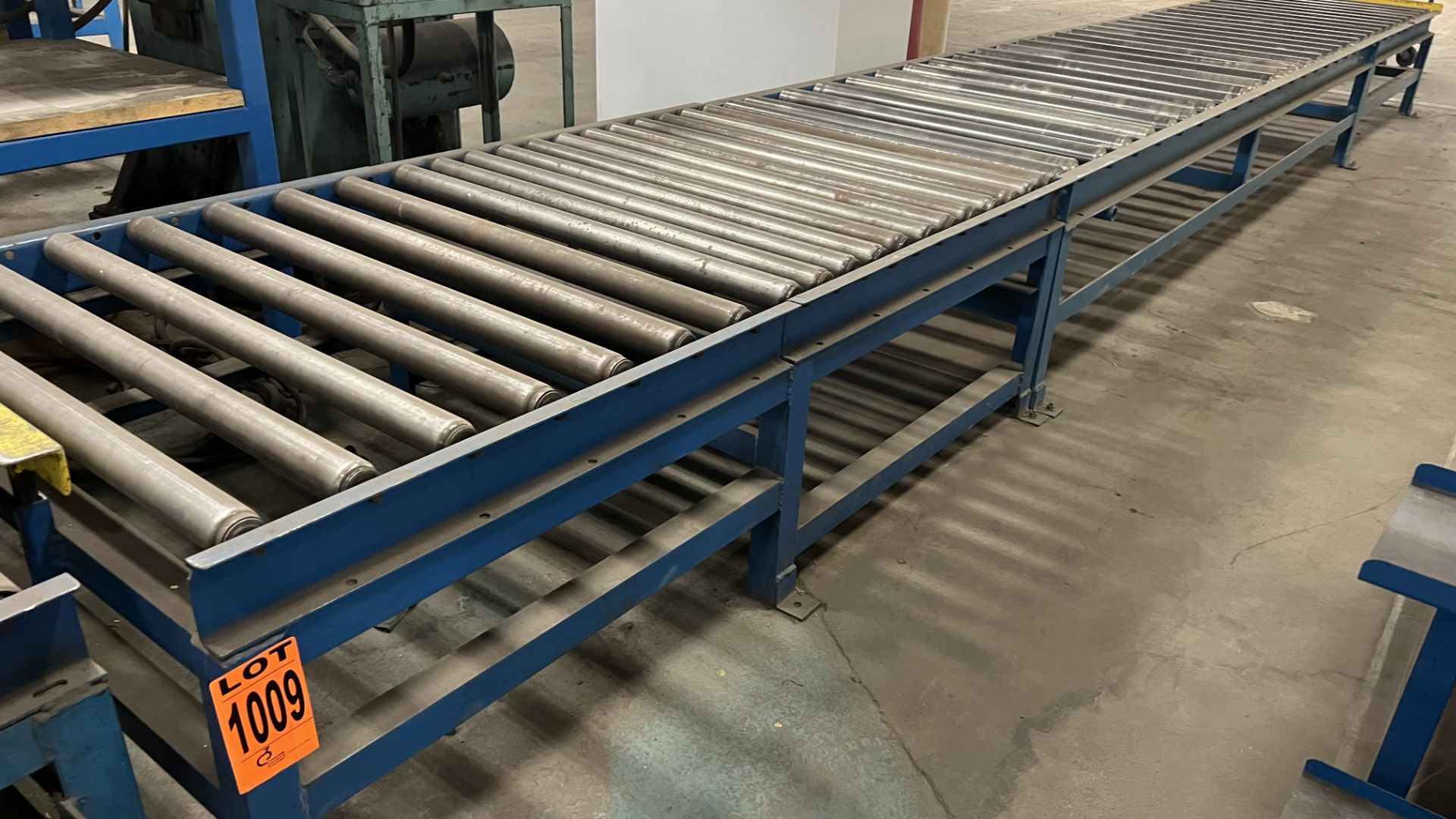 Lot of (3) sections of steel frame manual roller conveyor incl. (1) mobile unit on steel rail wheels - Image 3 of 3