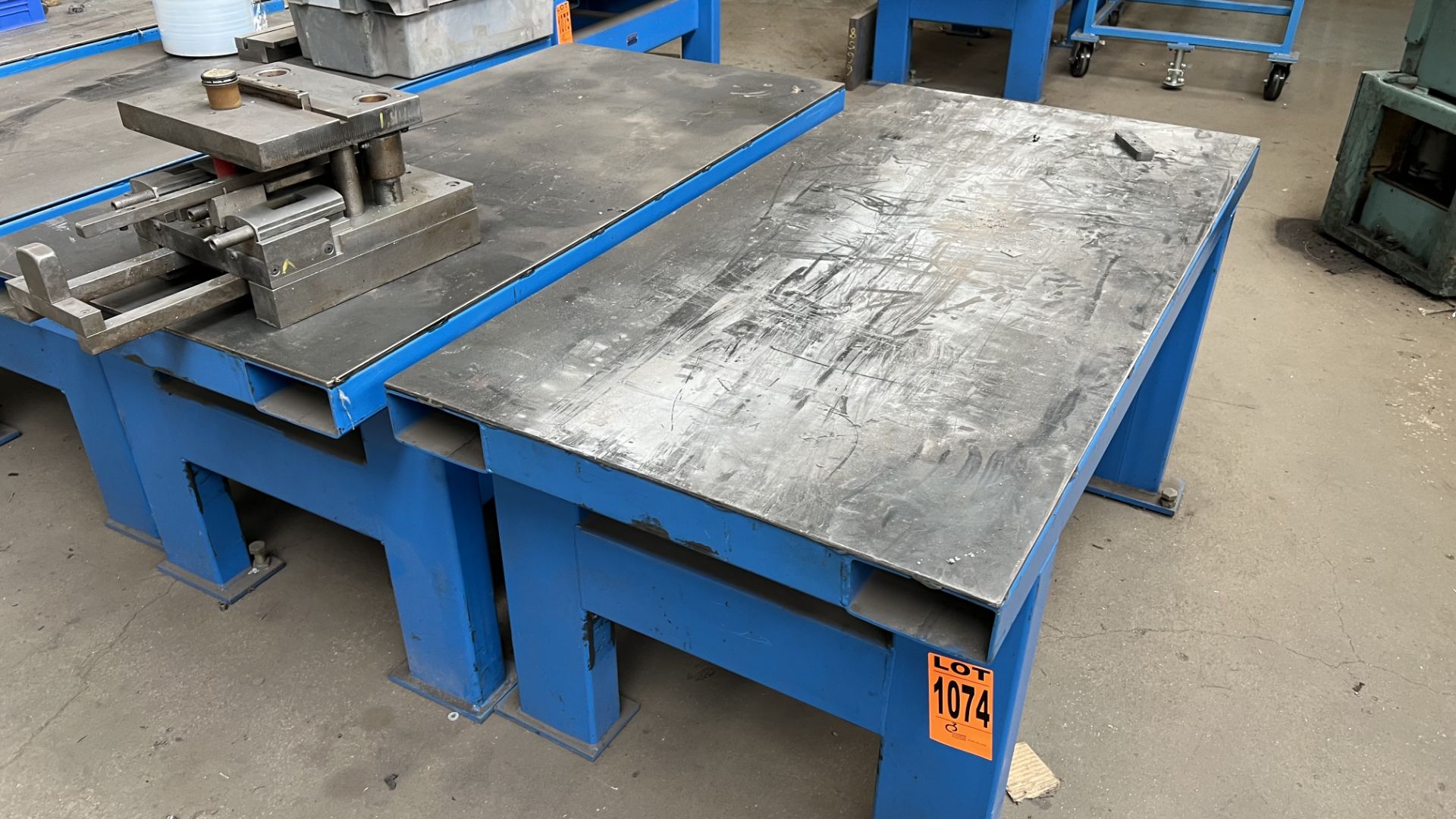 CORPTEC Steel table w/ forklift slots