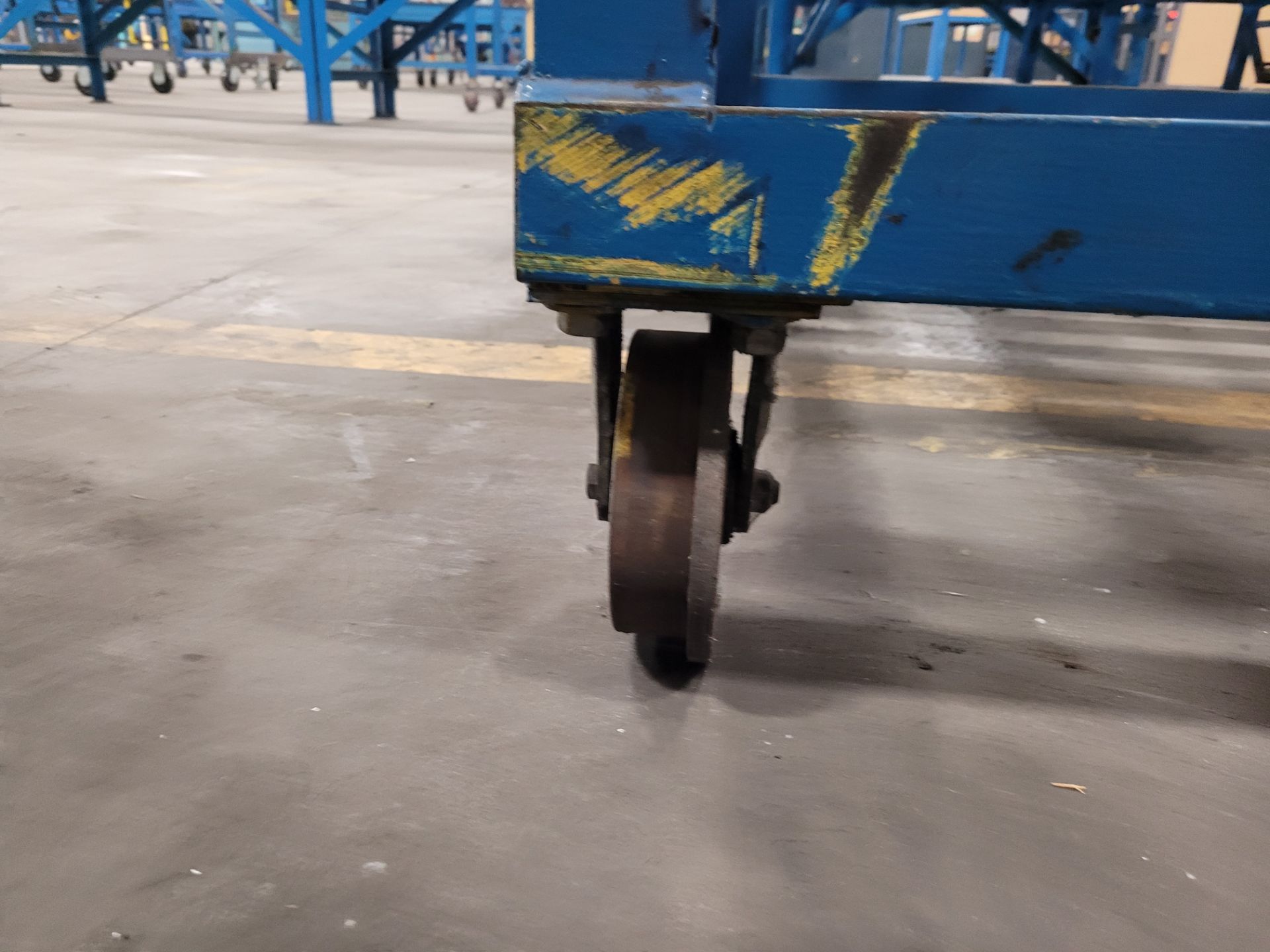 Lot of (4) Heavy-duty steel frame mobile roller conveyor, (2) w/ (4) casters, (2) w/ (2) casters and - Image 6 of 9