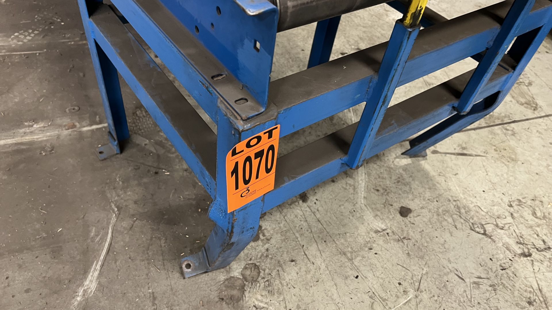 20' Section of steel frame manual roller conveyor w/ adj. bumper bar - Image 2 of 2