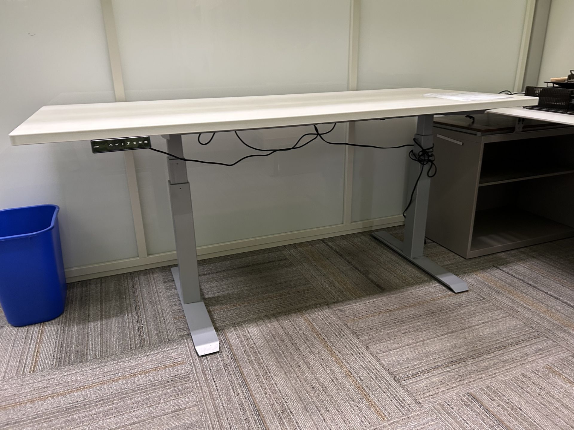 INSCAPE adjustable height, programmable control electric desk w/composite surface