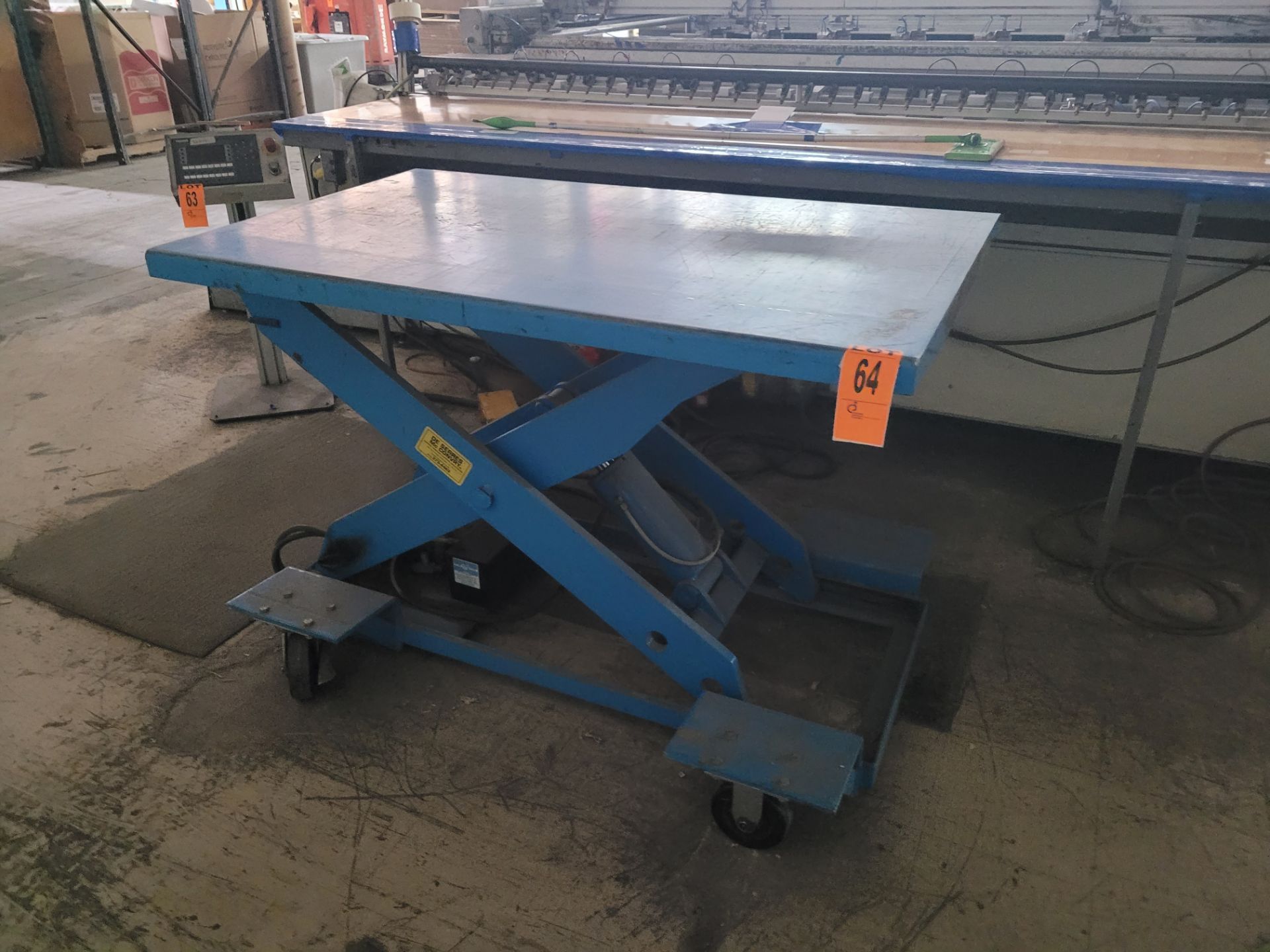 PLAFOLIFT mod. C2900-00019 3000lb cap. Hydraulic Lift Table on casters