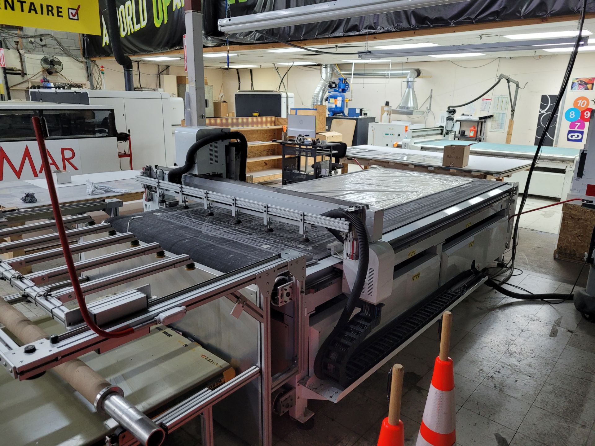 2017 COLEX SHARPCUT Flatbed CNC Router mod. FBCC 5x10, w/ (6) knives, PC hardware and any installed - Image 13 of 32