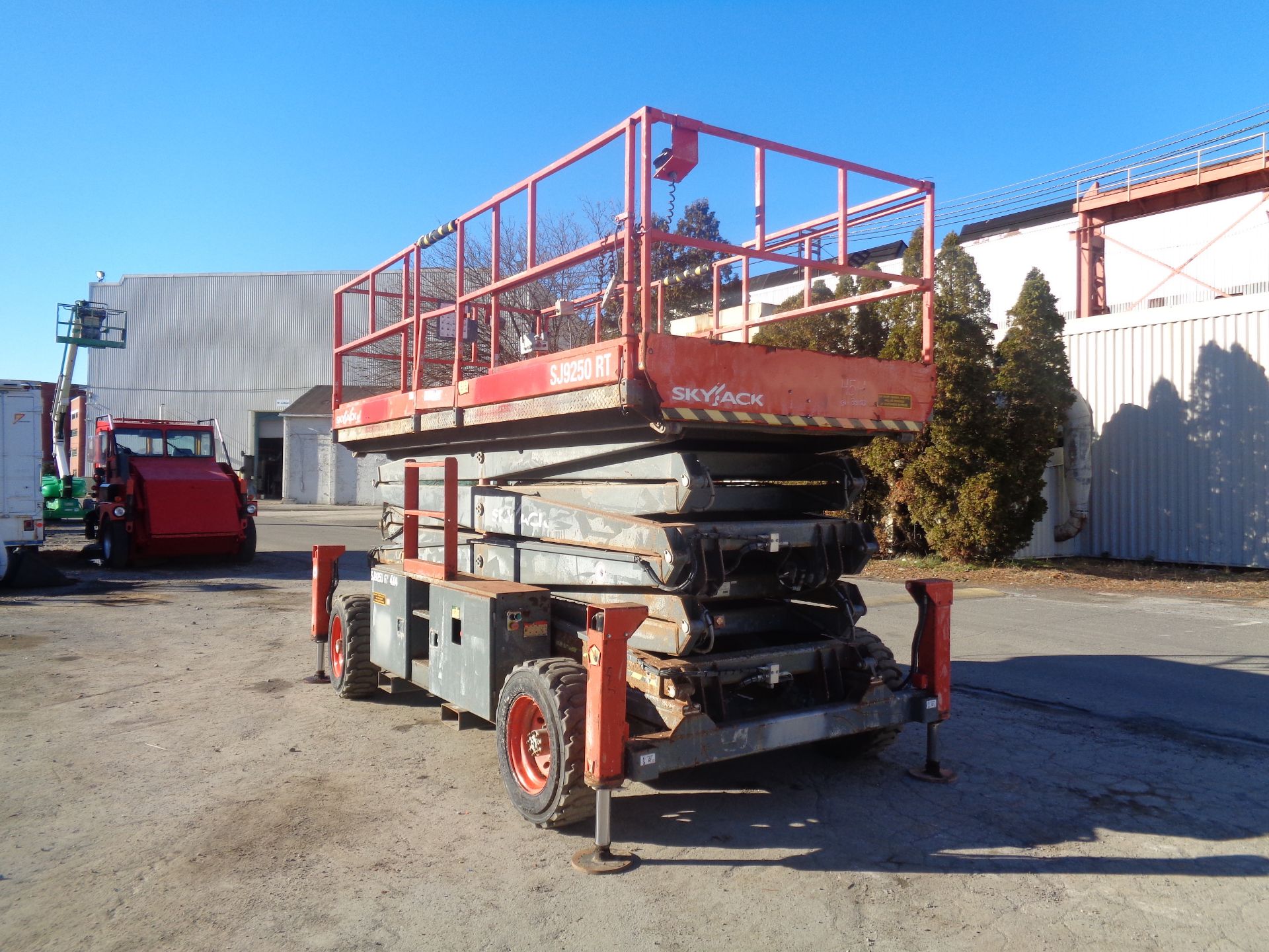 2014 Skyjack 9250 50ft Rough Terrain Scissor lift - Image 8 of 11