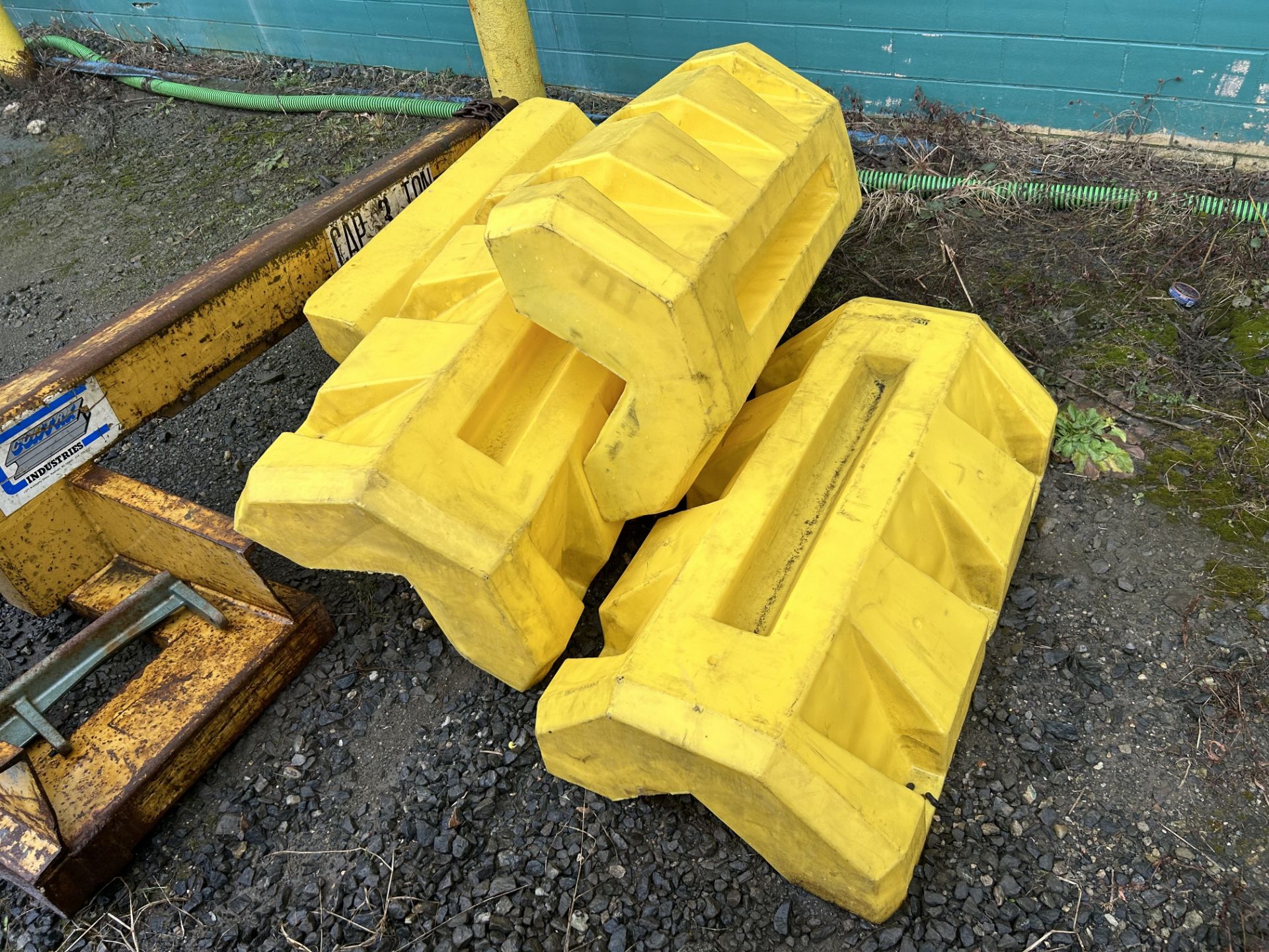 Lot of Column Barriers (ETW54)