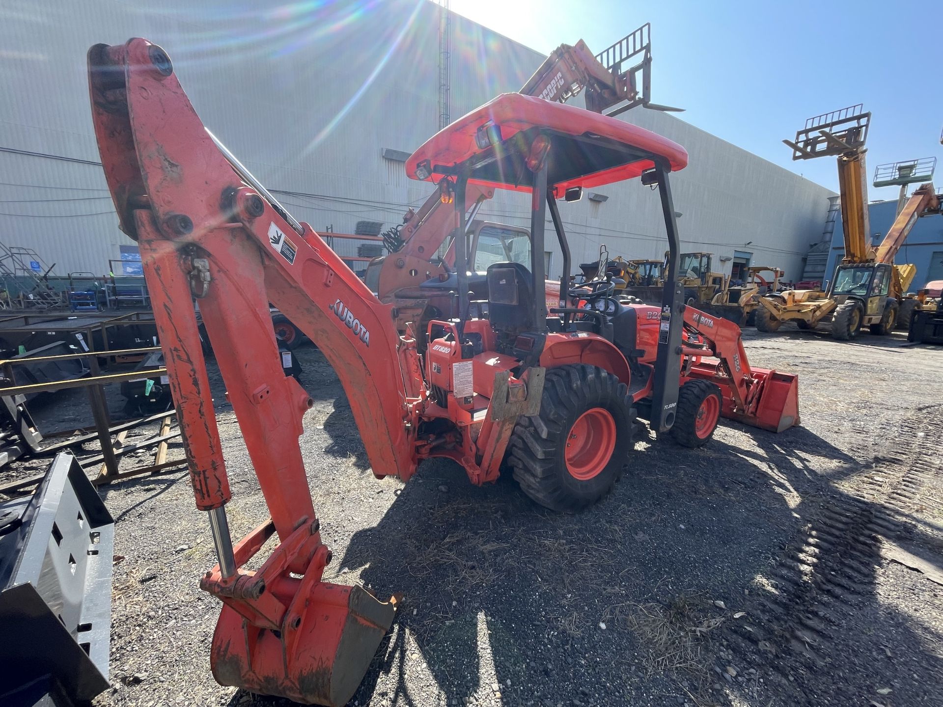 Kubota B26 Backhoe - Image 2 of 13