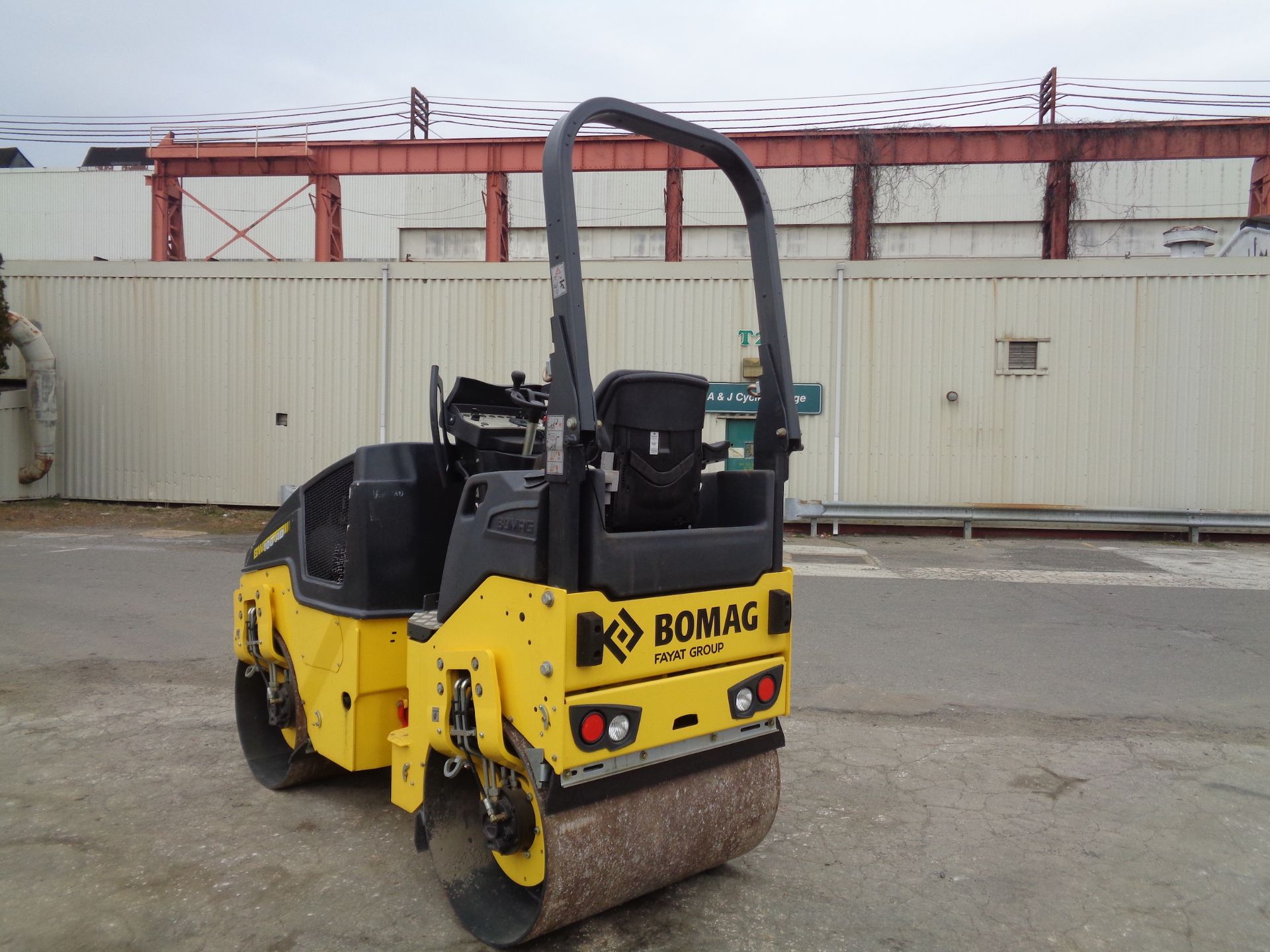 Unused 2022 Bomag BW100AD-5 Roller - Image 6 of 8