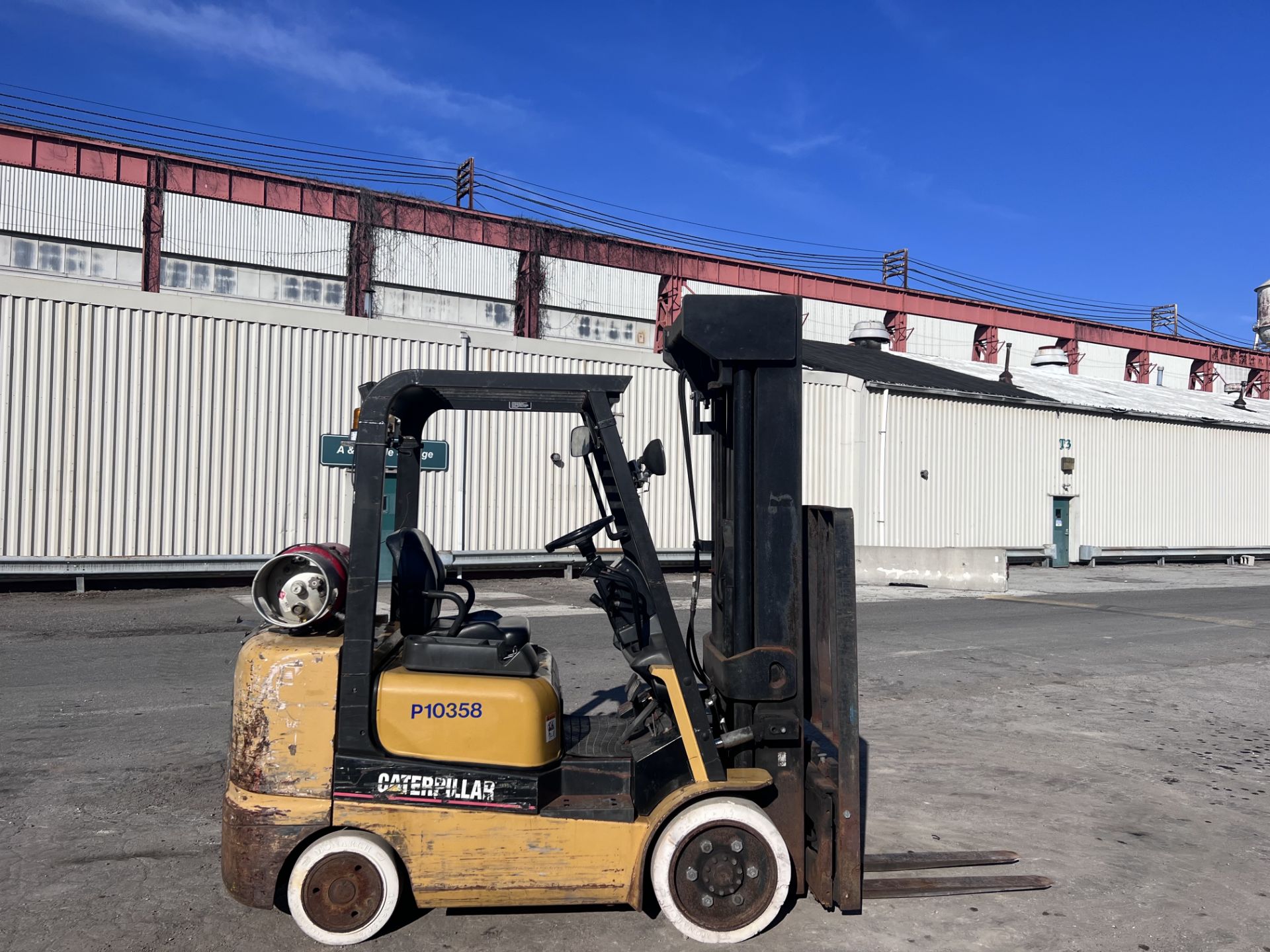 Caterpillar GC25K 5,000 lb Forklift Quad Mast