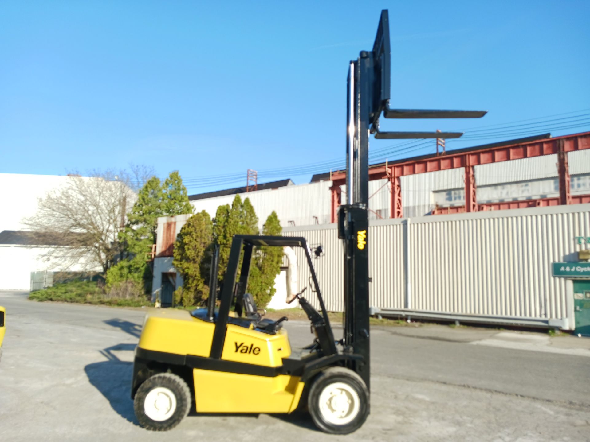 Yale GDP100MJN 10,000 lb Forklift - Image 2 of 9