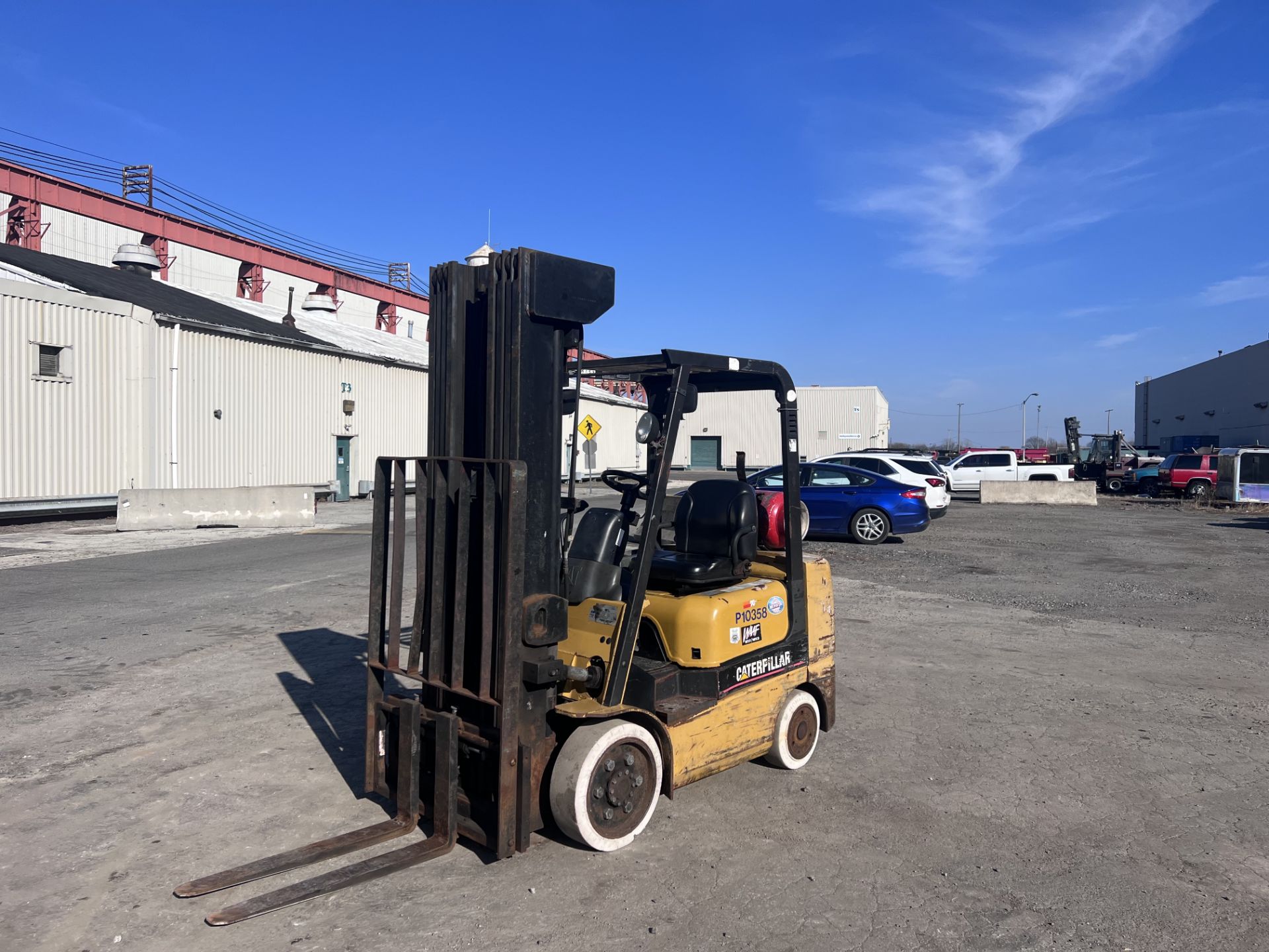 Caterpillar GC25K 5,000 lb Forklift Quad Mast - Image 7 of 11