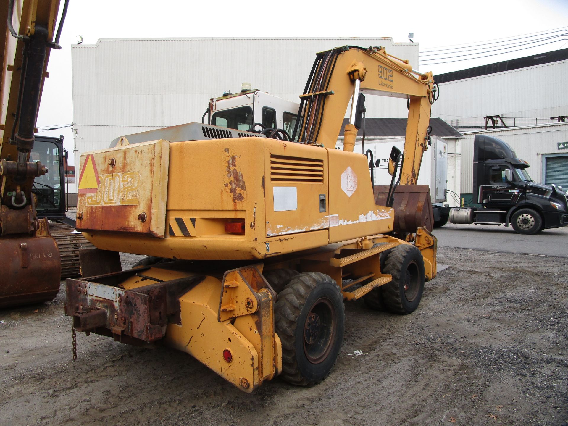 Liebherr A902 Litronic Hydraulic Wheel Excavator - Image 6 of 8